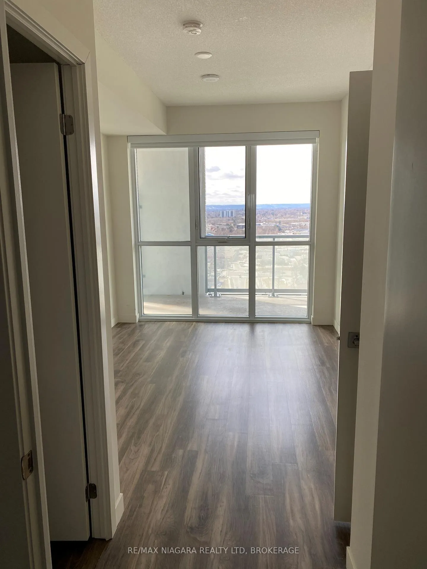 Photo 11 of Unit 2105, 2087 Fairview Street, Burlington, Freeman — HOMEH