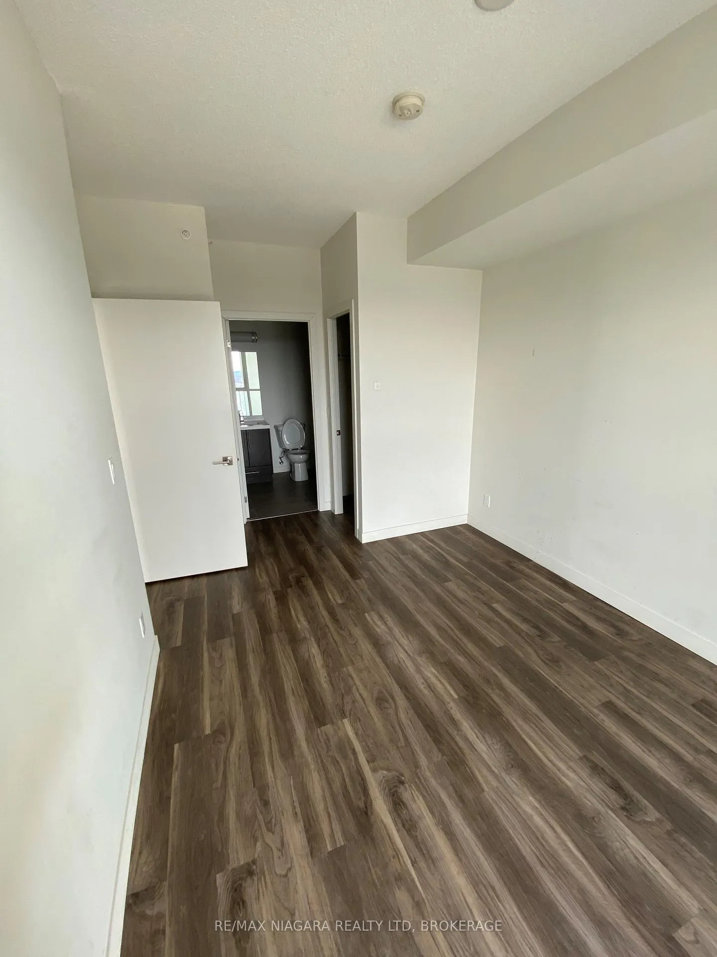 Photo 12 of Unit 2105, 2087 Fairview Street, Burlington, Freeman — HOMEH