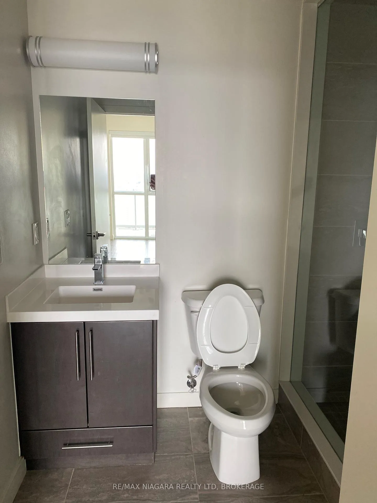 Photo 13 of Unit 2105, 2087 Fairview Street, Burlington, Freeman — HOMEH