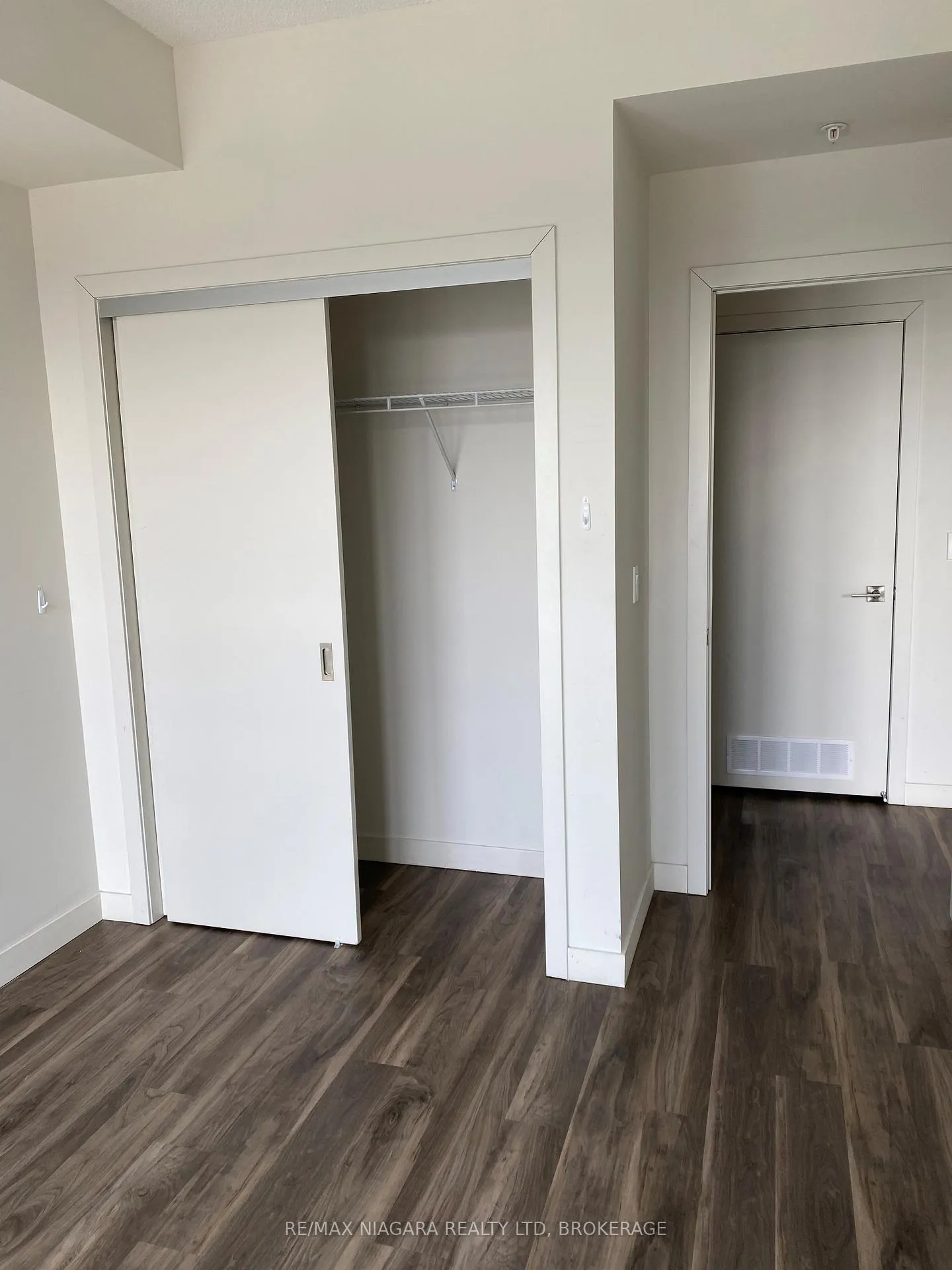 Photo 15 of Unit 2105, 2087 Fairview Street, Burlington, Freeman — HOMEH