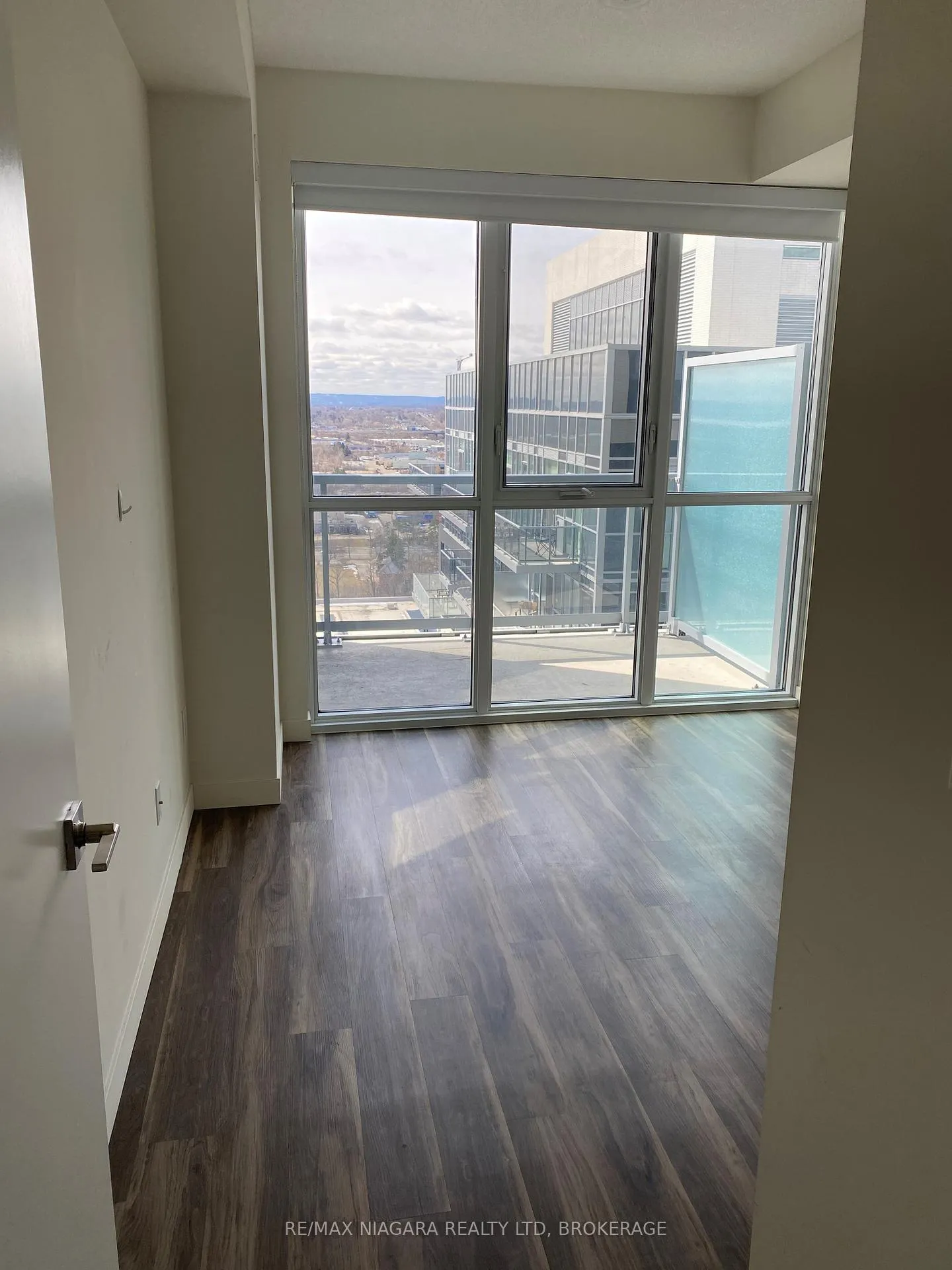 Photo 16 of Unit 2105, 2087 Fairview Street, Burlington, Freeman — HOMEH