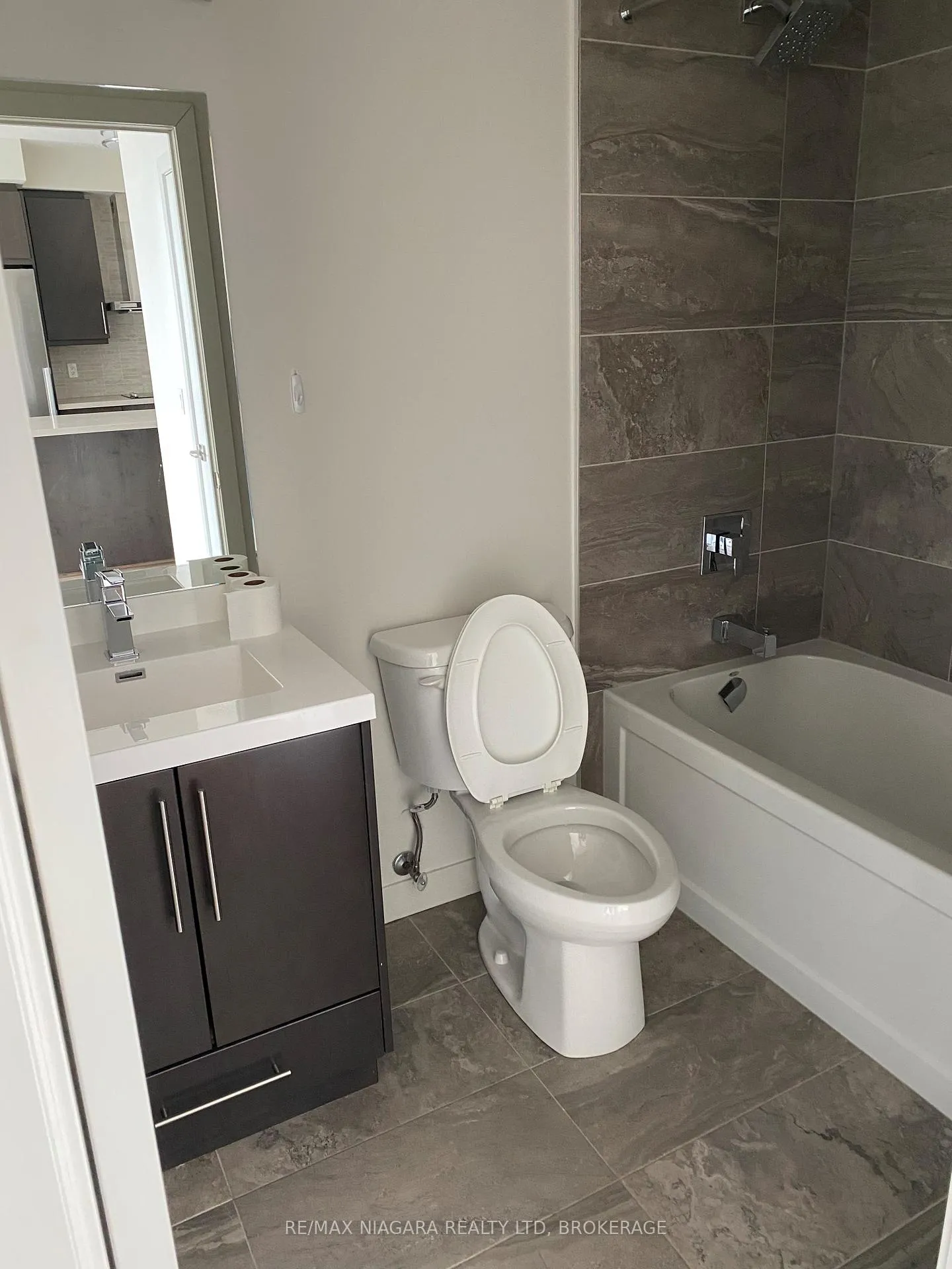 Photo 17 of Unit 2105, 2087 Fairview Street, Burlington, Freeman — HOMEH
