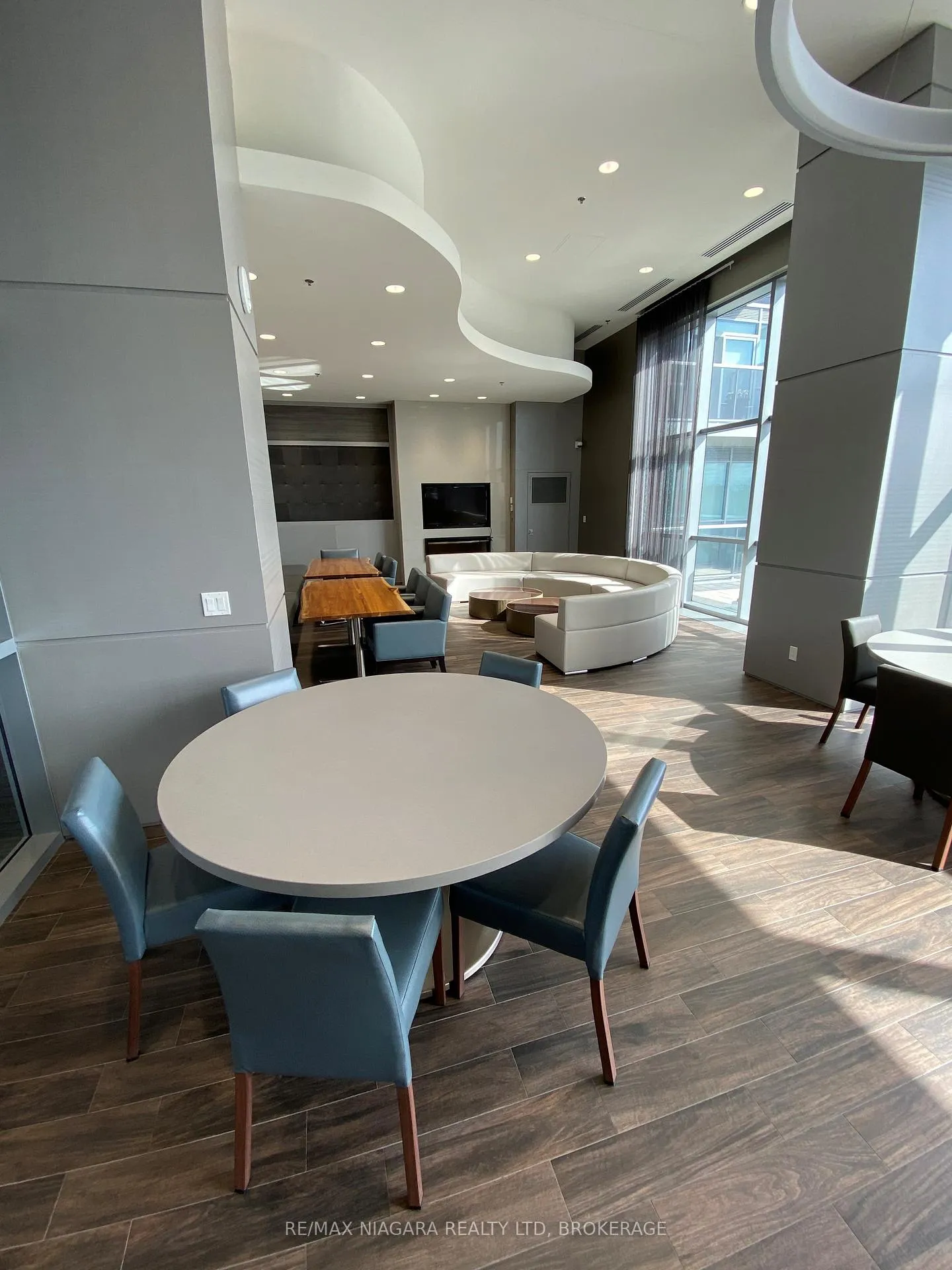 Photo 23 of Unit 2105, 2087 Fairview Street, Burlington, Freeman — HOMEH