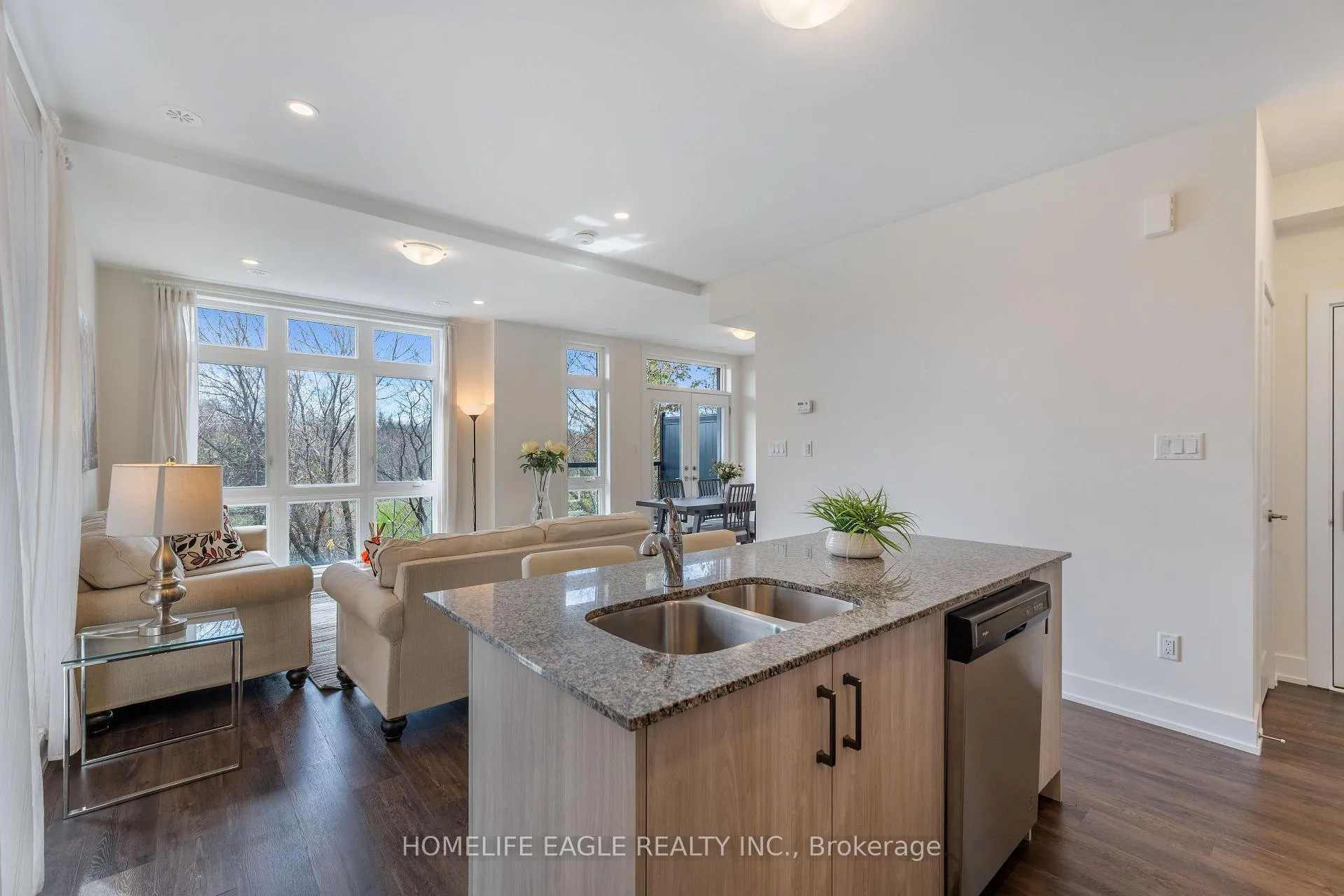 Photo 3 of Unit 16, 7 Phelps Lane, Richmond Hill, Oak Ridges — HOMEH