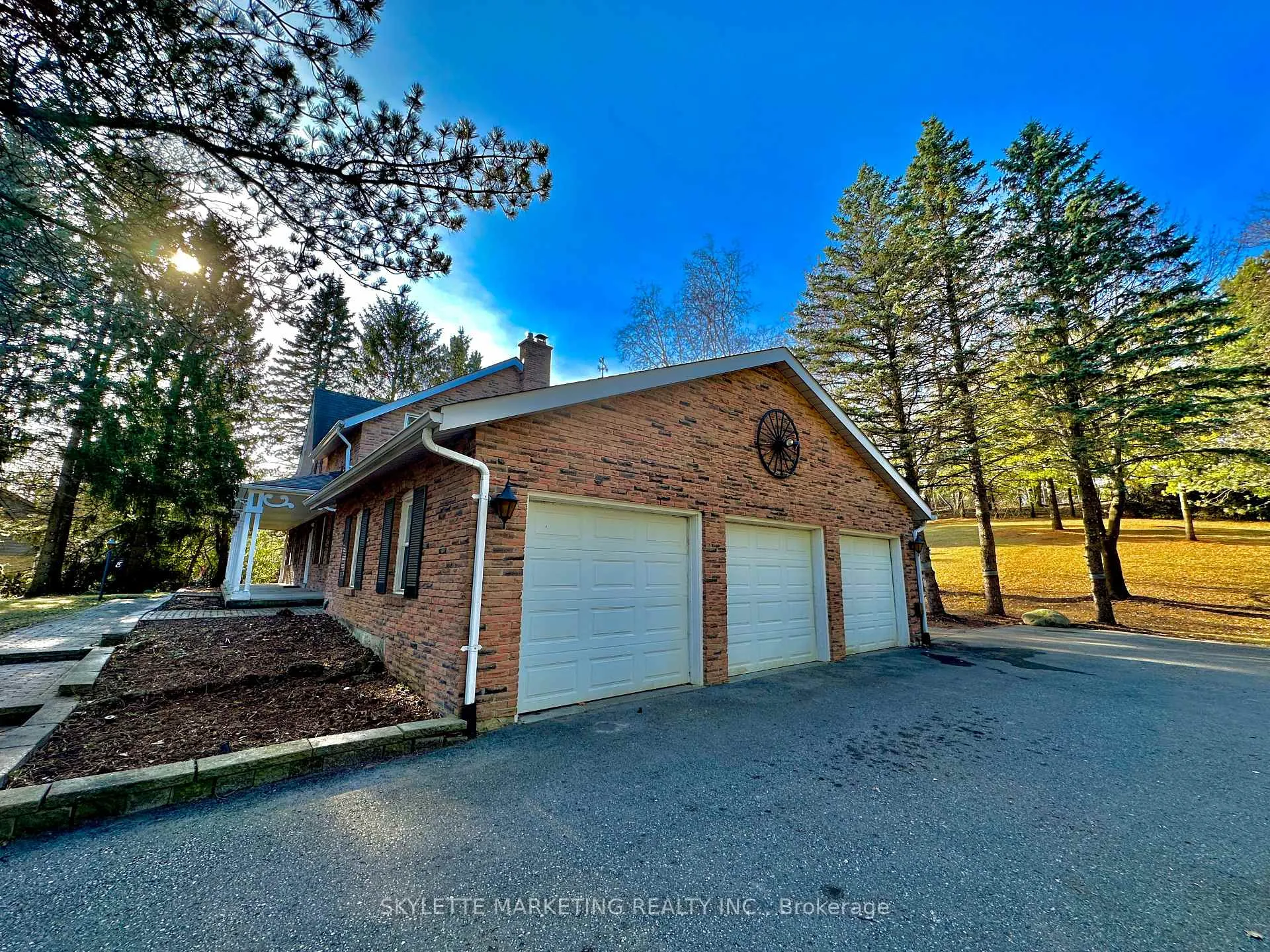 Photo 2 of 8 Blue Grass Drive, Aurora, Aurora Estates — HOMEH