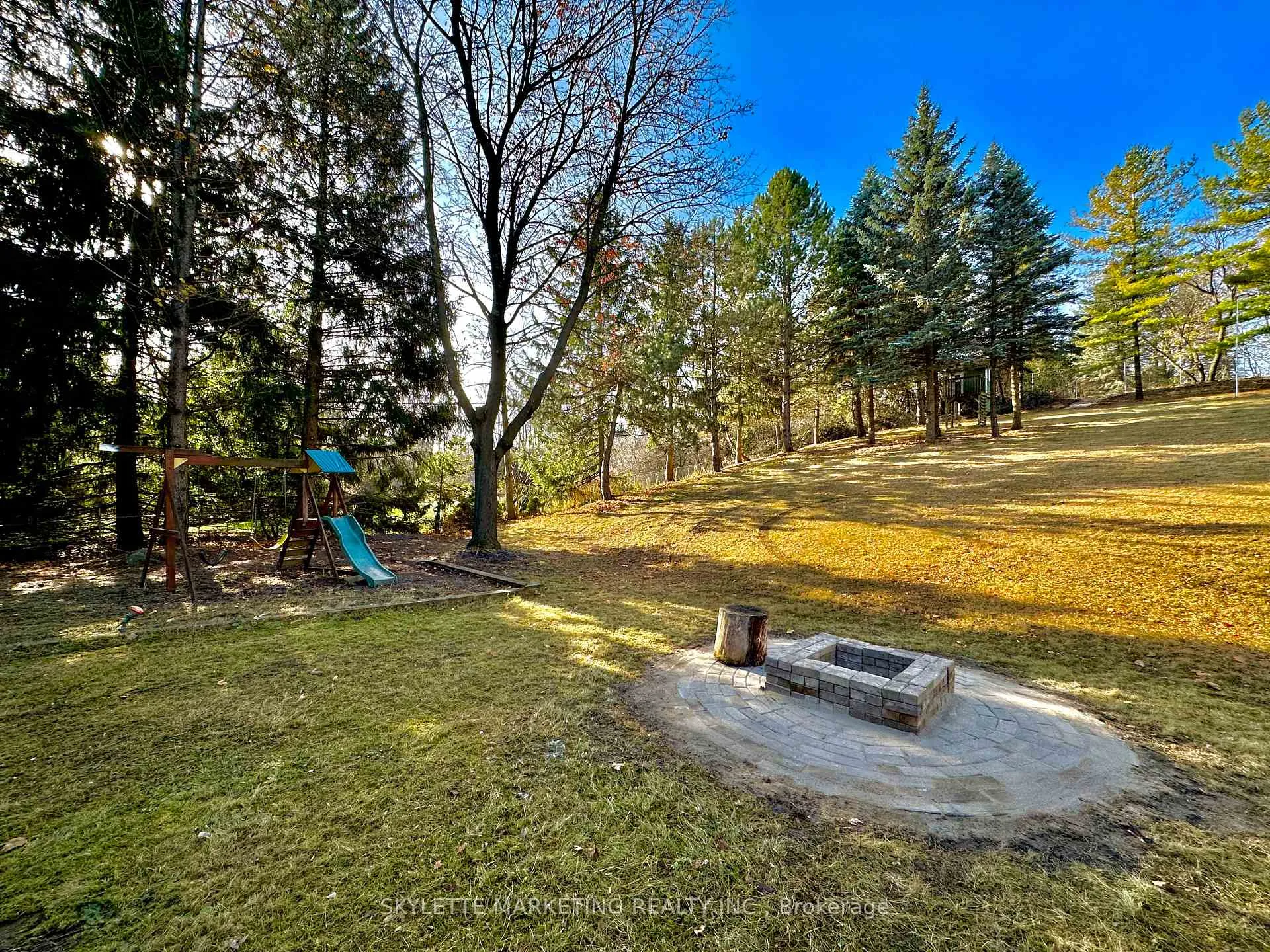 Photo 5 of 8 Blue Grass Drive, Aurora, Aurora Estates — HOMEH