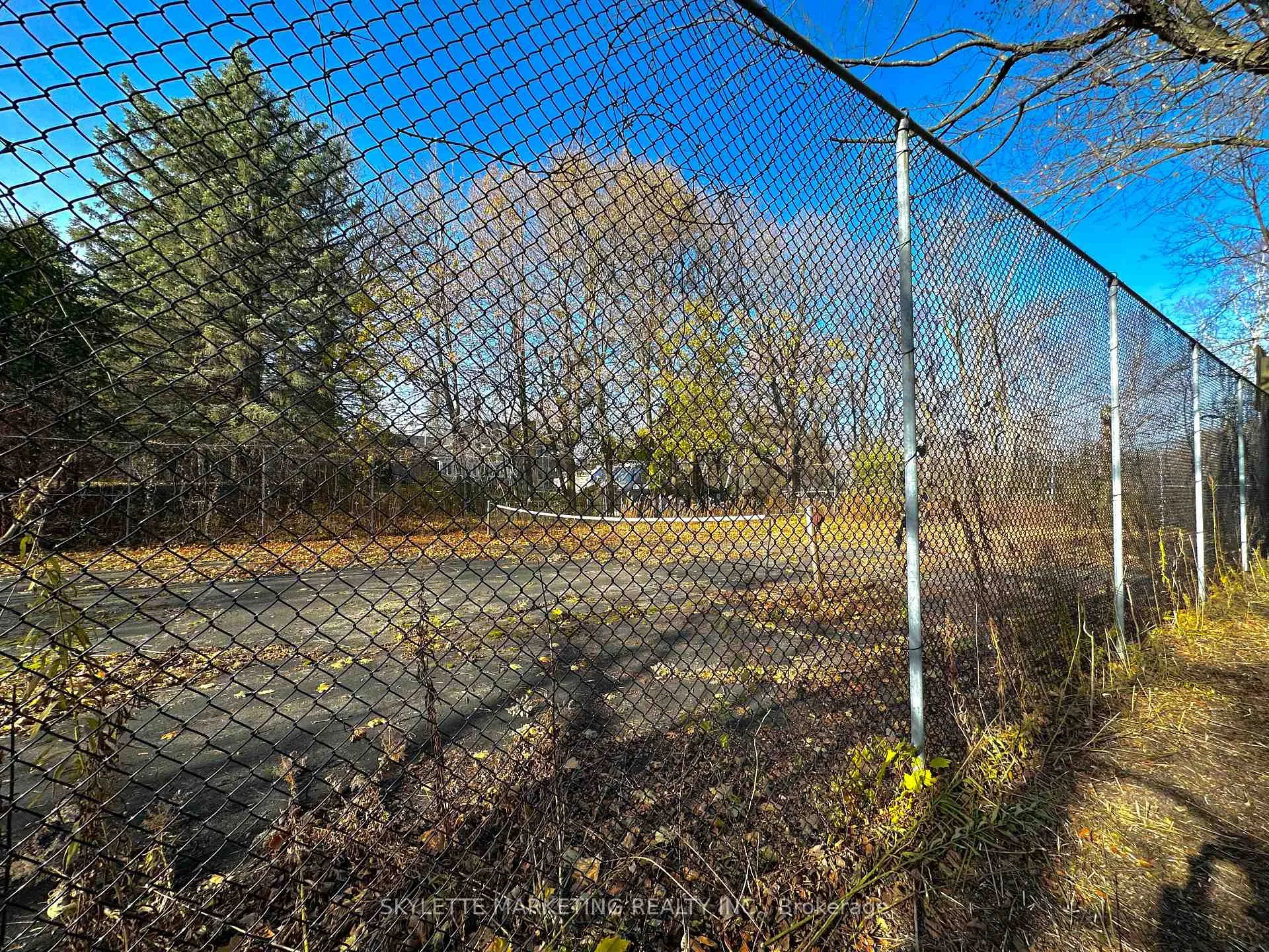 Photo 9 of 8 Blue Grass Drive, Aurora, Aurora Estates — HOMEH