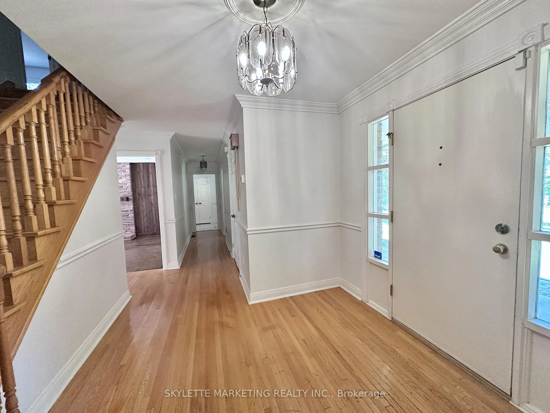 Photo 10 of 8 Blue Grass Drive, Aurora, Aurora Estates — HOMEH