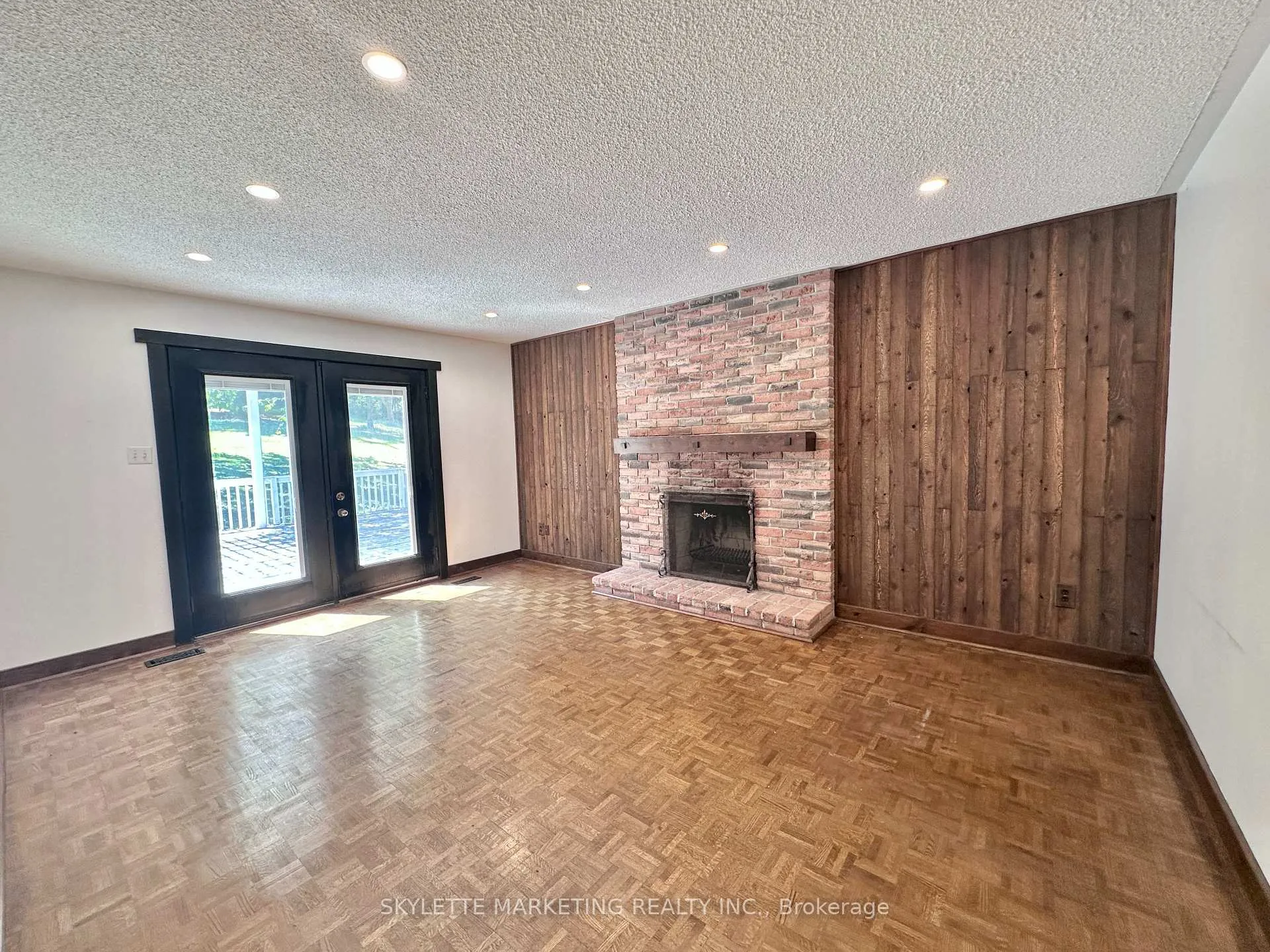 Photo 16 of 8 Blue Grass Drive, Aurora, Aurora Estates — HOMEH