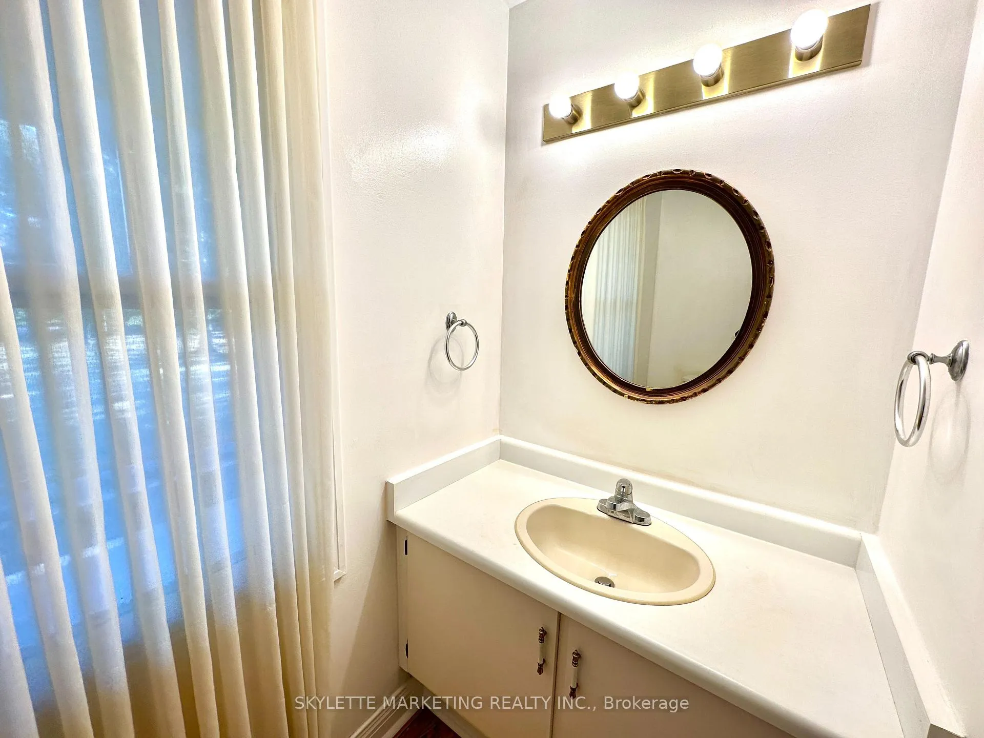 Photo 17 of 8 Blue Grass Drive, Aurora, Aurora Estates — HOMEH