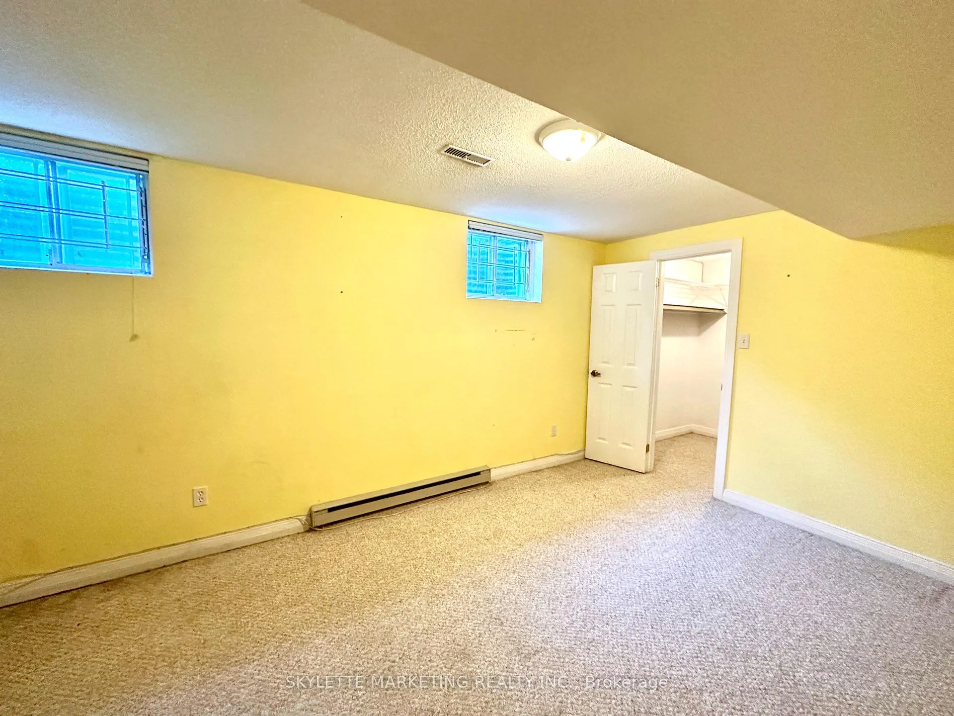 Photo 30 of 8 Blue Grass Drive, Aurora, Aurora Estates — HOMEH