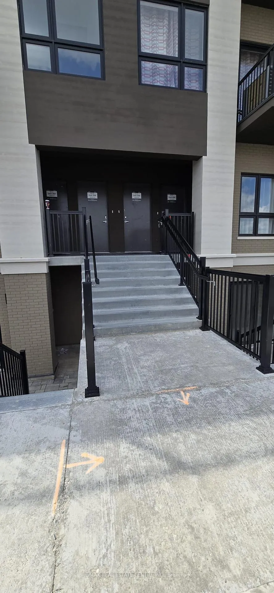 Photo 2 of Unit R-14, 25 Palace Street, Kitchener, Laurentian Hills — HOMEH