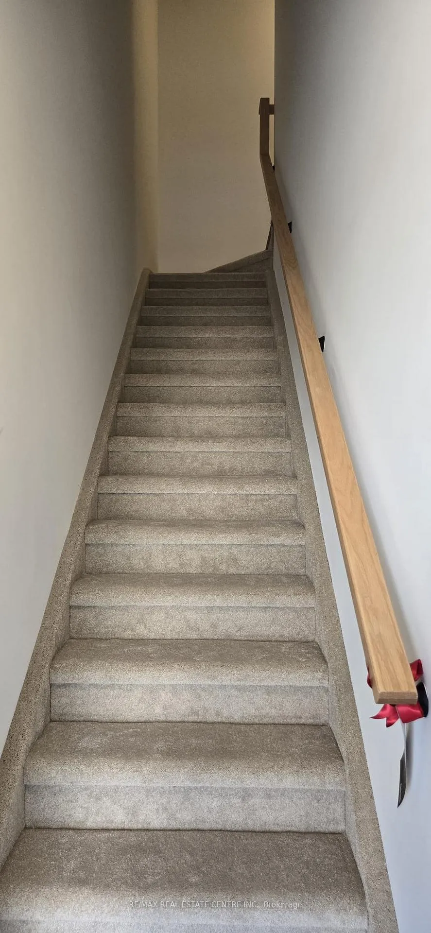 Photo 3 of Unit R-14, 25 Palace Street, Kitchener, Laurentian Hills — HOMEH