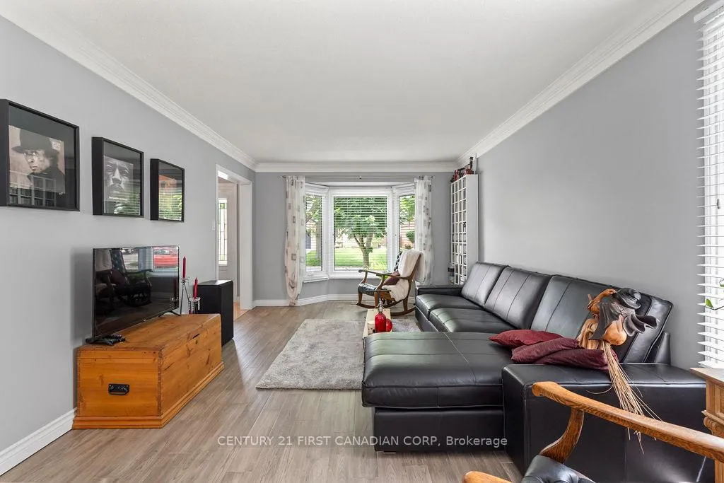 Photo 7 of 1677 Phillbrook Crescent, London, North B — HOMEH