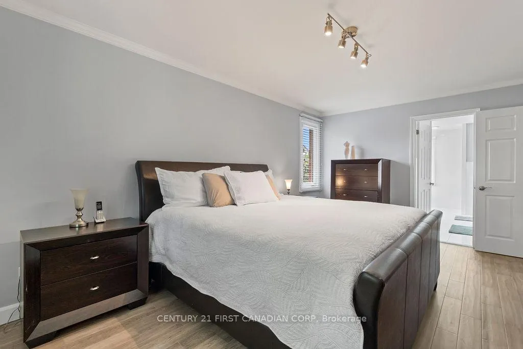 Photo 23 of 1677 Phillbrook Crescent, London, North B — HOMEH