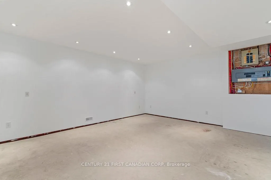 Photo 34 of 1677 Phillbrook Crescent, London, North B — HOMEH