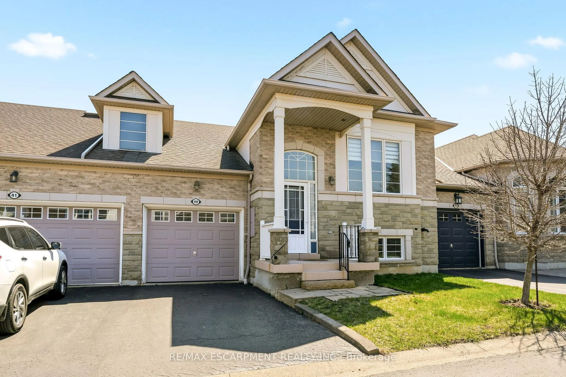 Photo 2 of Unit 40, 4400 Millcroft Park Drive, Burlington, Rose — HOMEH