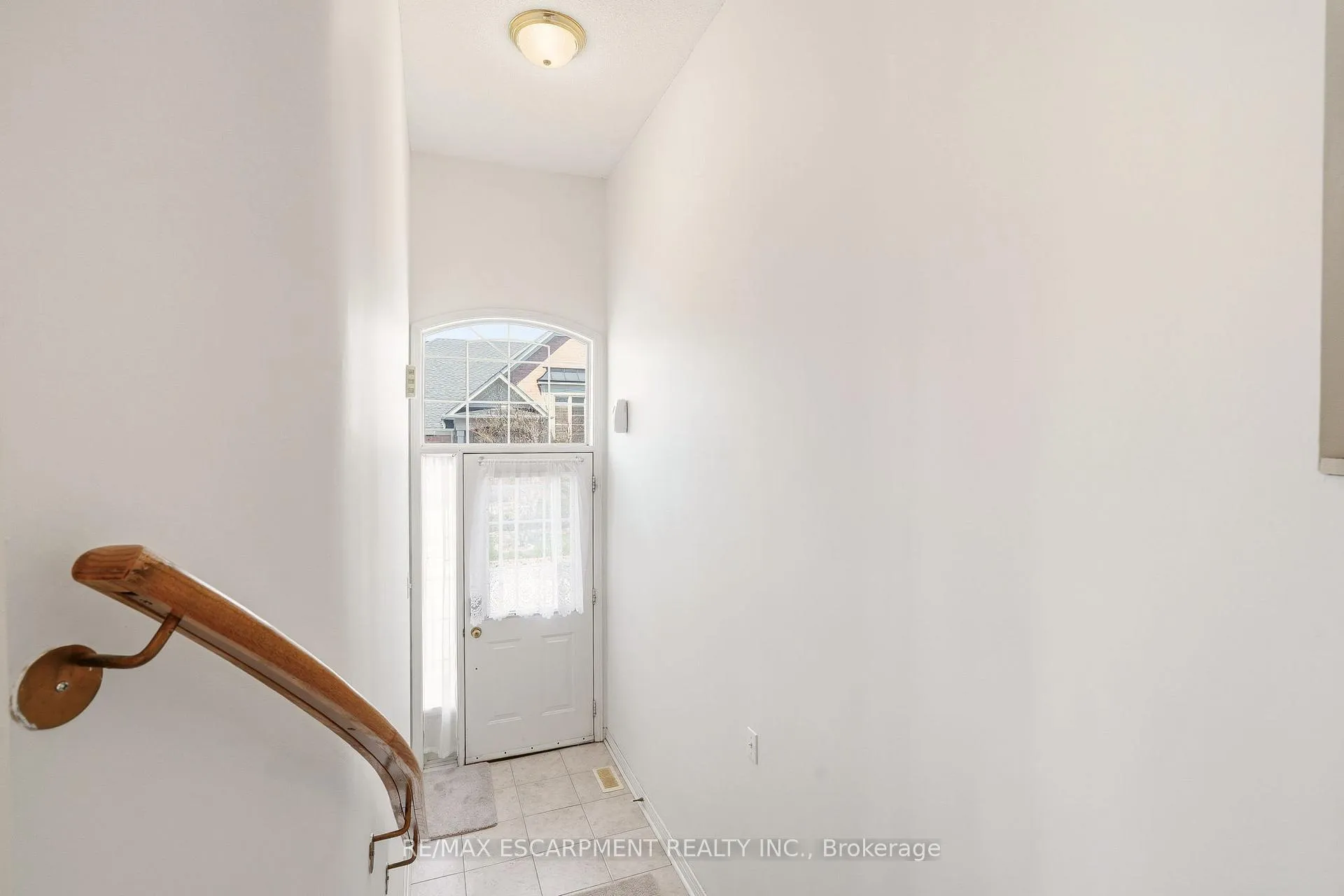Photo 3 of Unit 40, 4400 Millcroft Park Drive, Burlington, Rose — HOMEH