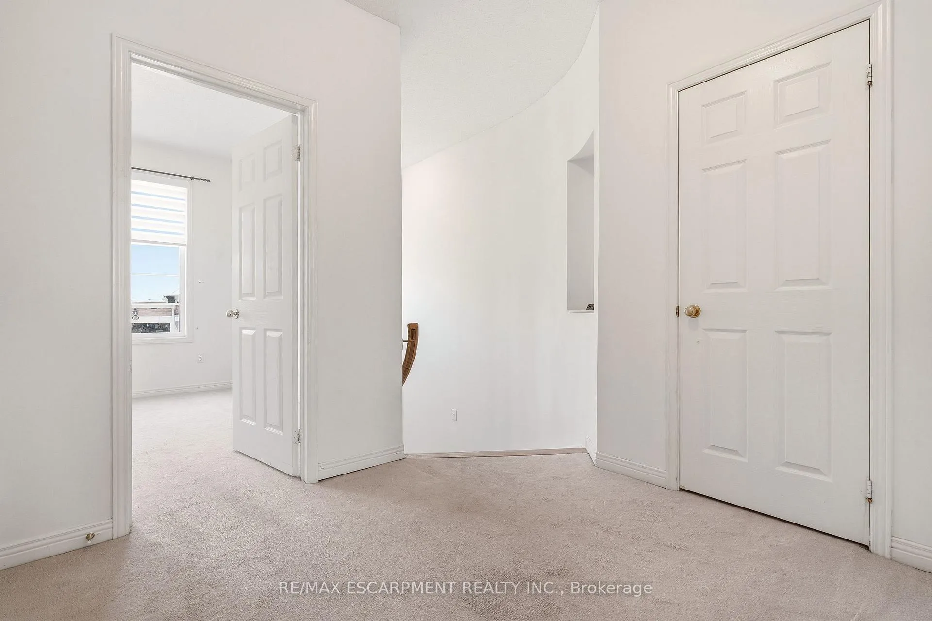 Photo 4 of Unit 40, 4400 Millcroft Park Drive, Burlington, Rose — HOMEH