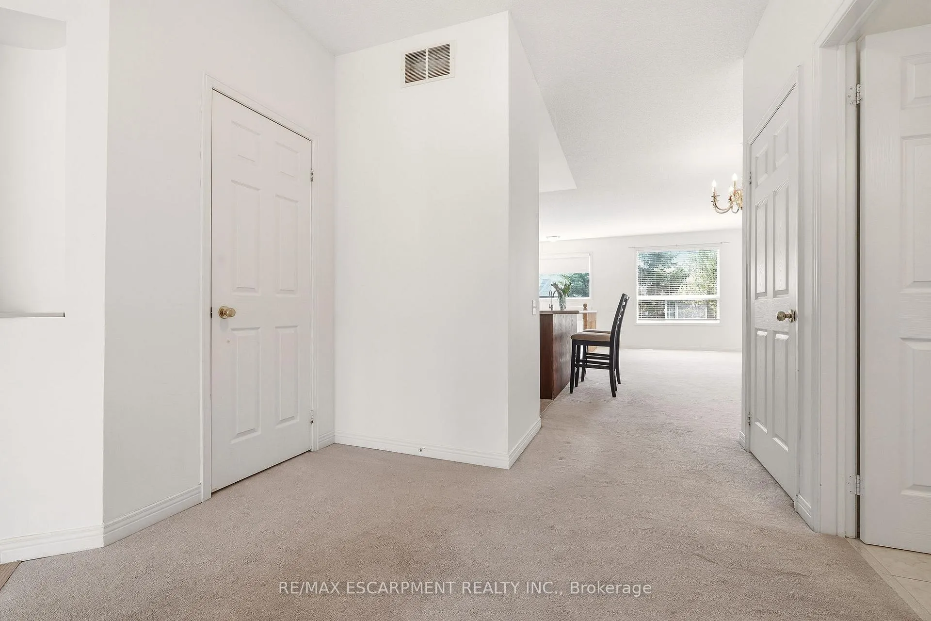 Photo 5 of Unit 40, 4400 Millcroft Park Drive, Burlington, Rose — HOMEH