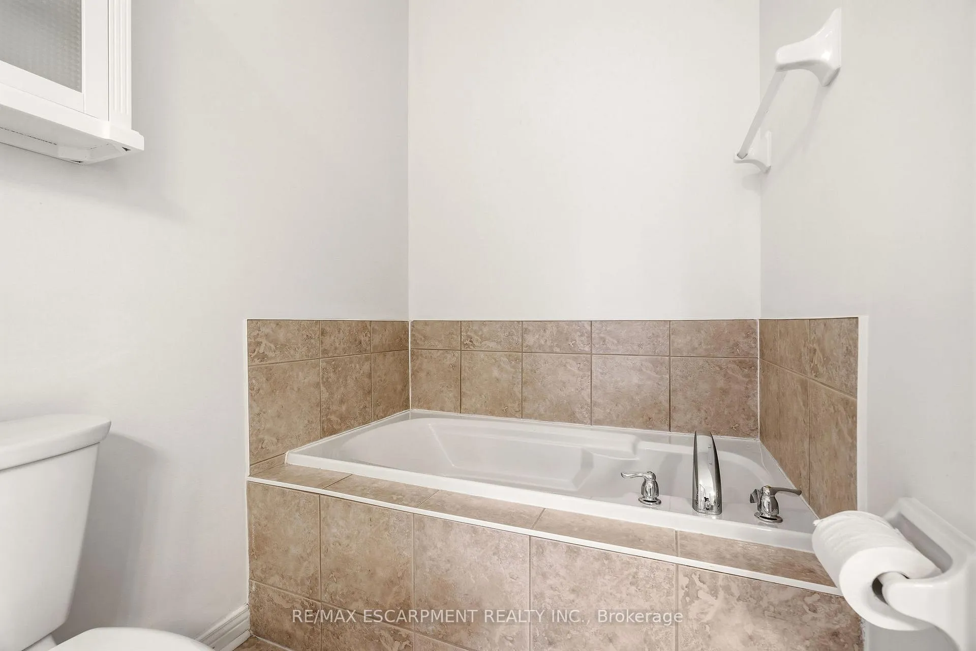 Photo 28 of Unit 40, 4400 Millcroft Park Drive, Burlington, Rose — HOMEH