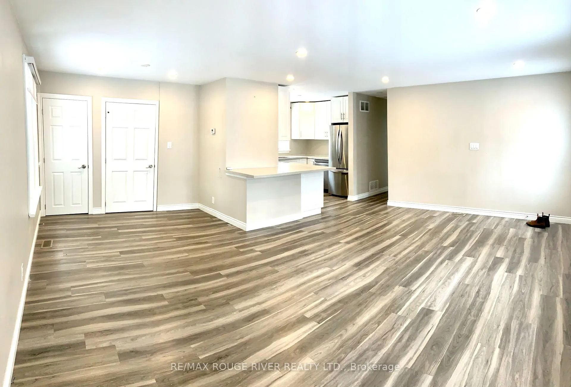Photo 3 of Unit Upper, 513 Rossland Road E, Oshawa, O'Neill — HOMEH