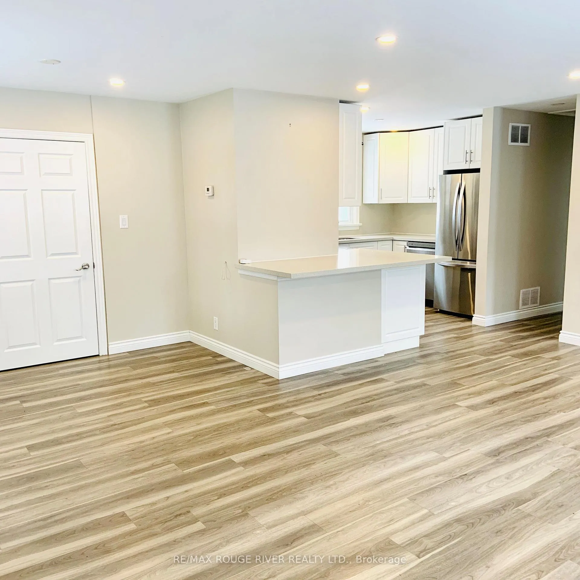Photo 4 of Unit Upper, 513 Rossland Road E, Oshawa, O'Neill — HOMEH