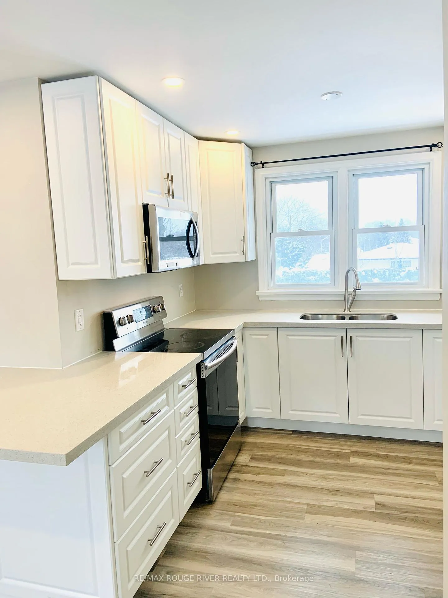 Photo 6 of Unit Upper, 513 Rossland Road E, Oshawa, O'Neill — HOMEH