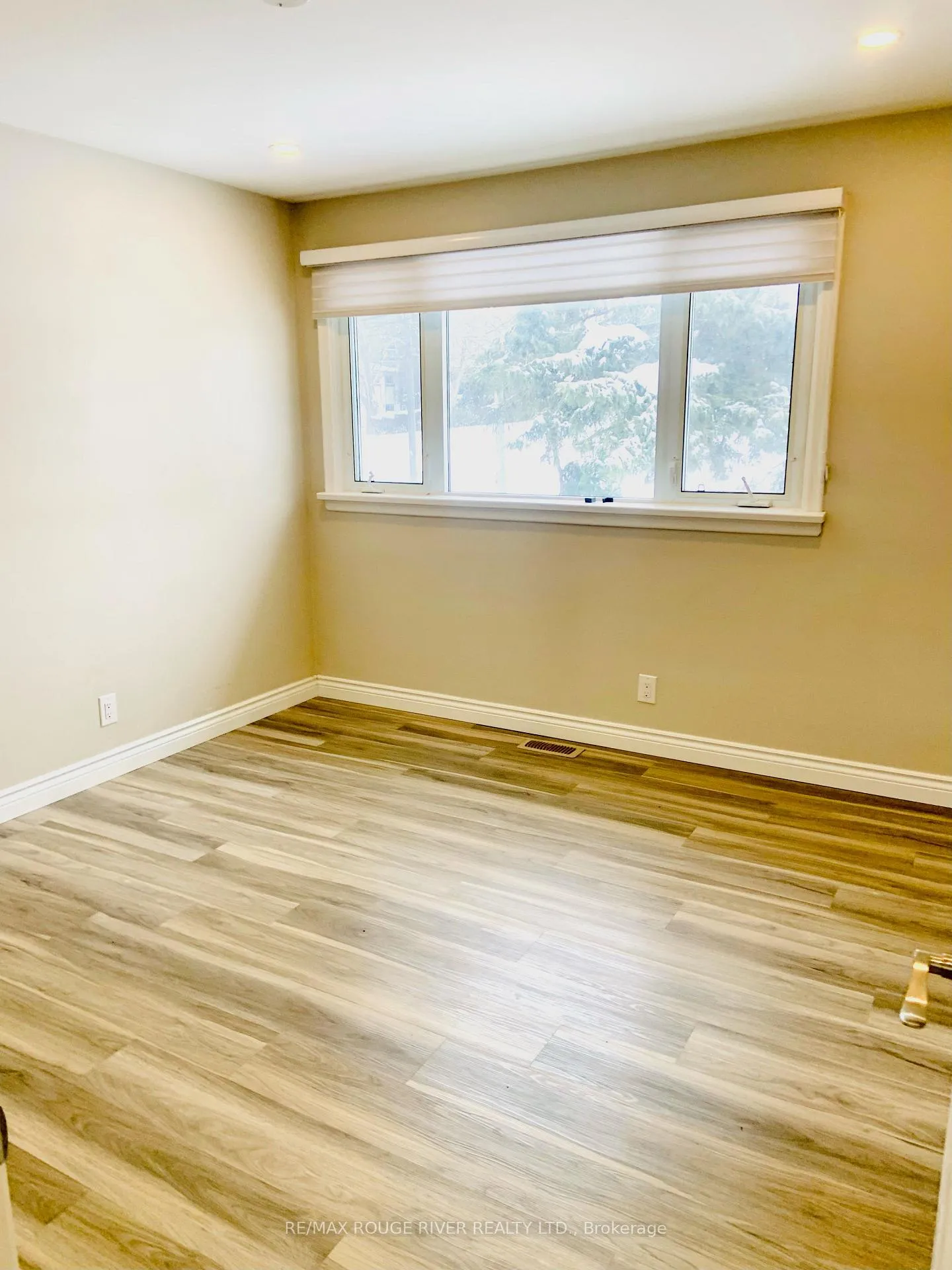 Photo 9 of Unit Upper, 513 Rossland Road E, Oshawa, O'Neill — HOMEH