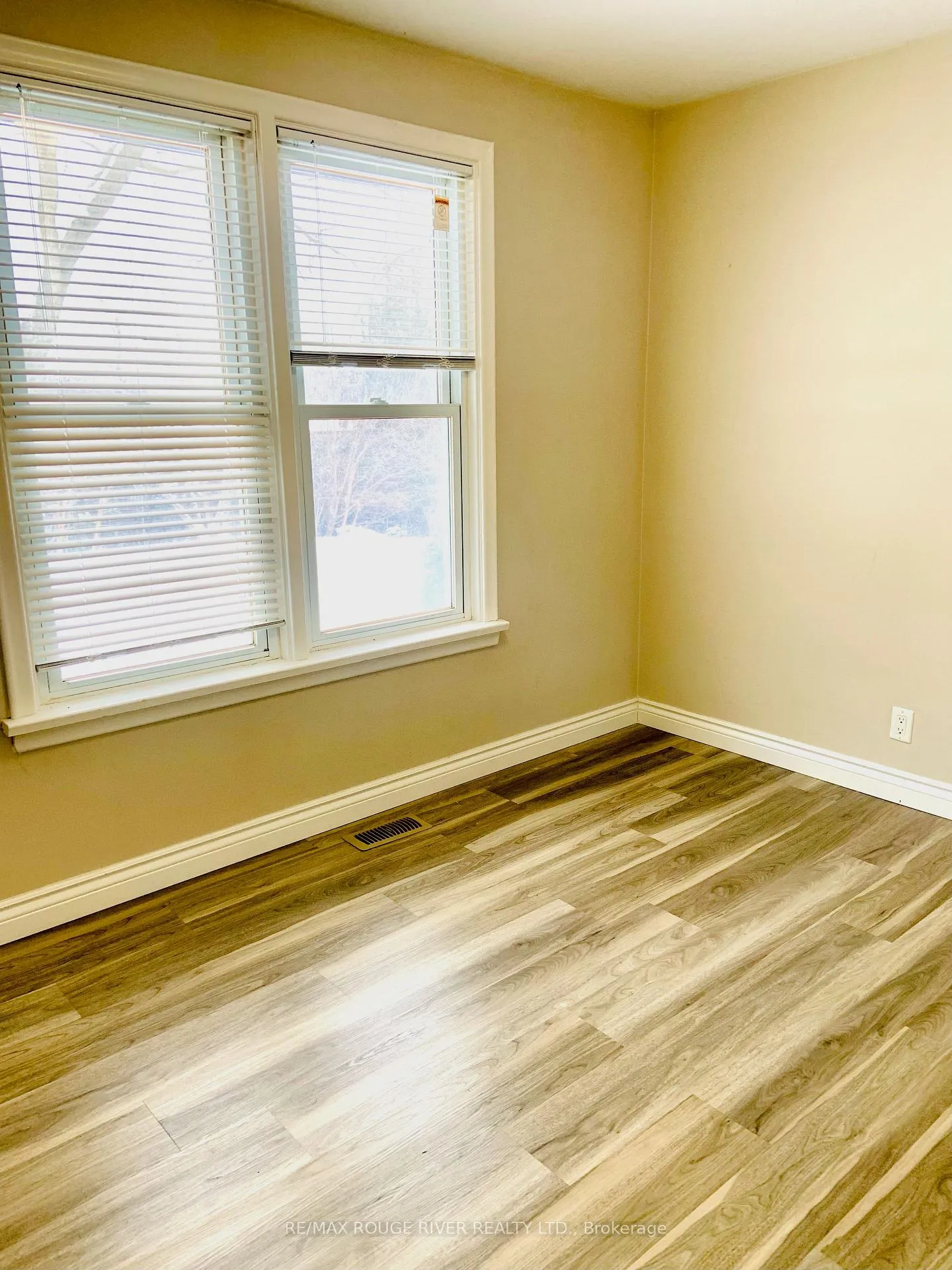 Photo 12 of Unit Upper, 513 Rossland Road E, Oshawa, O'Neill — HOMEH