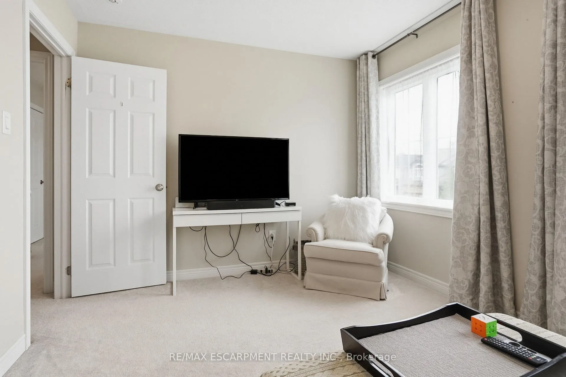 Photo 25 of 27 Robbins Ridge, Brant, Paris — HOMEH