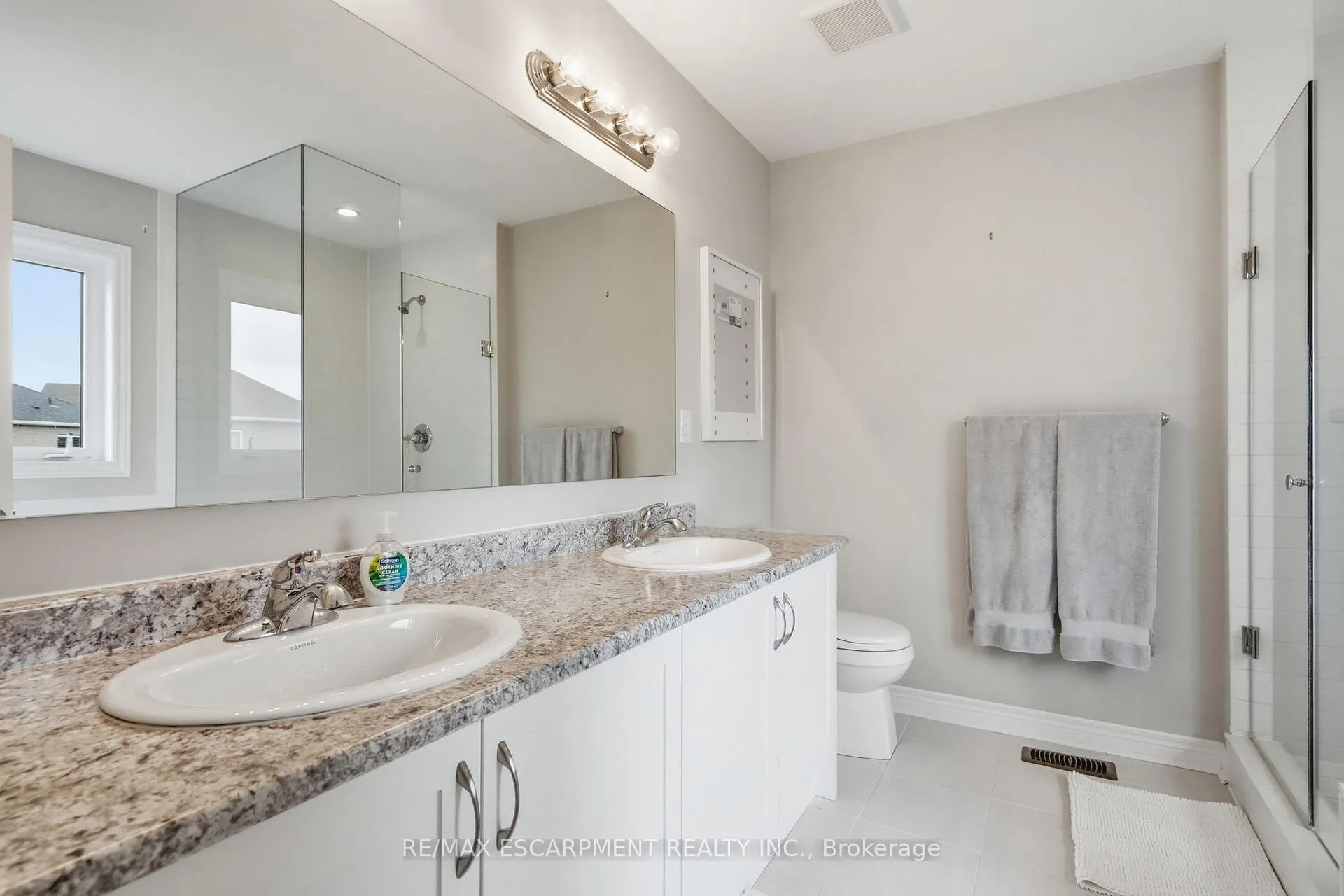 Photo 29 of 27 Robbins Ridge, Brant, Paris — HOMEH