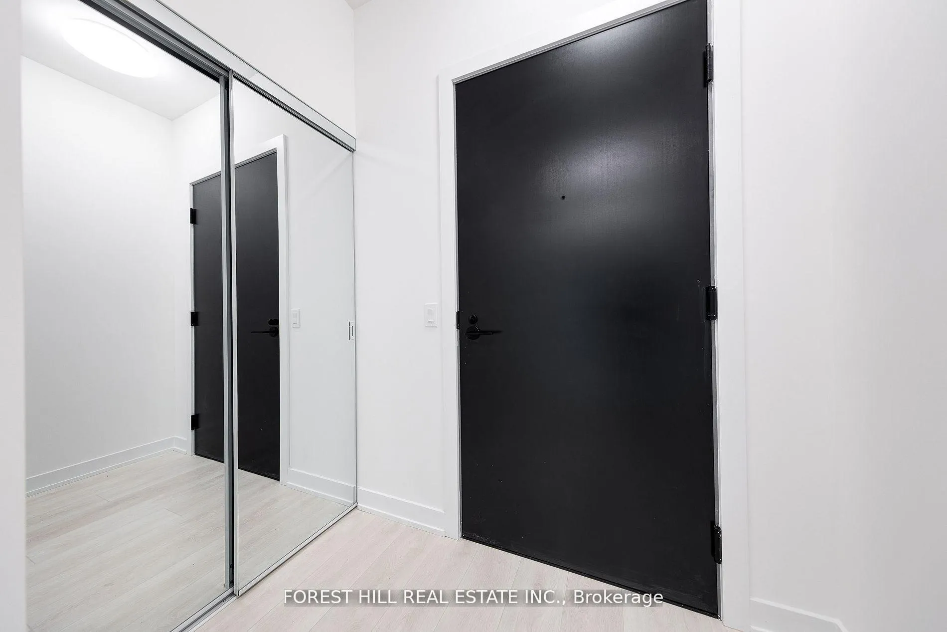 Photo 2 of Unit 1302, 117 Broadway Avenue, Toronto, Mount Pleasant West — HOMEH