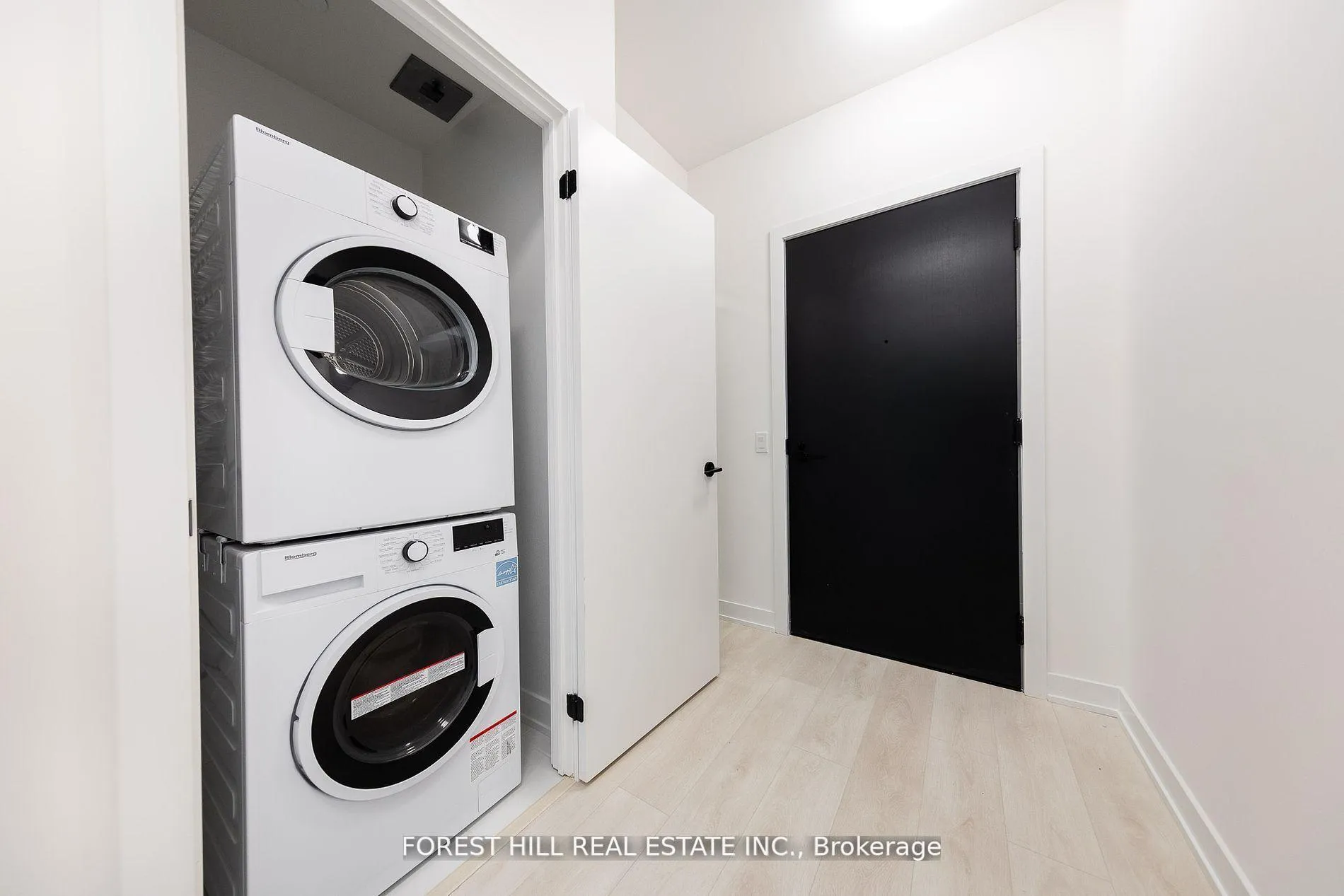 Photo 3 of Unit 1302, 117 Broadway Avenue, Toronto, Mount Pleasant West — HOMEH