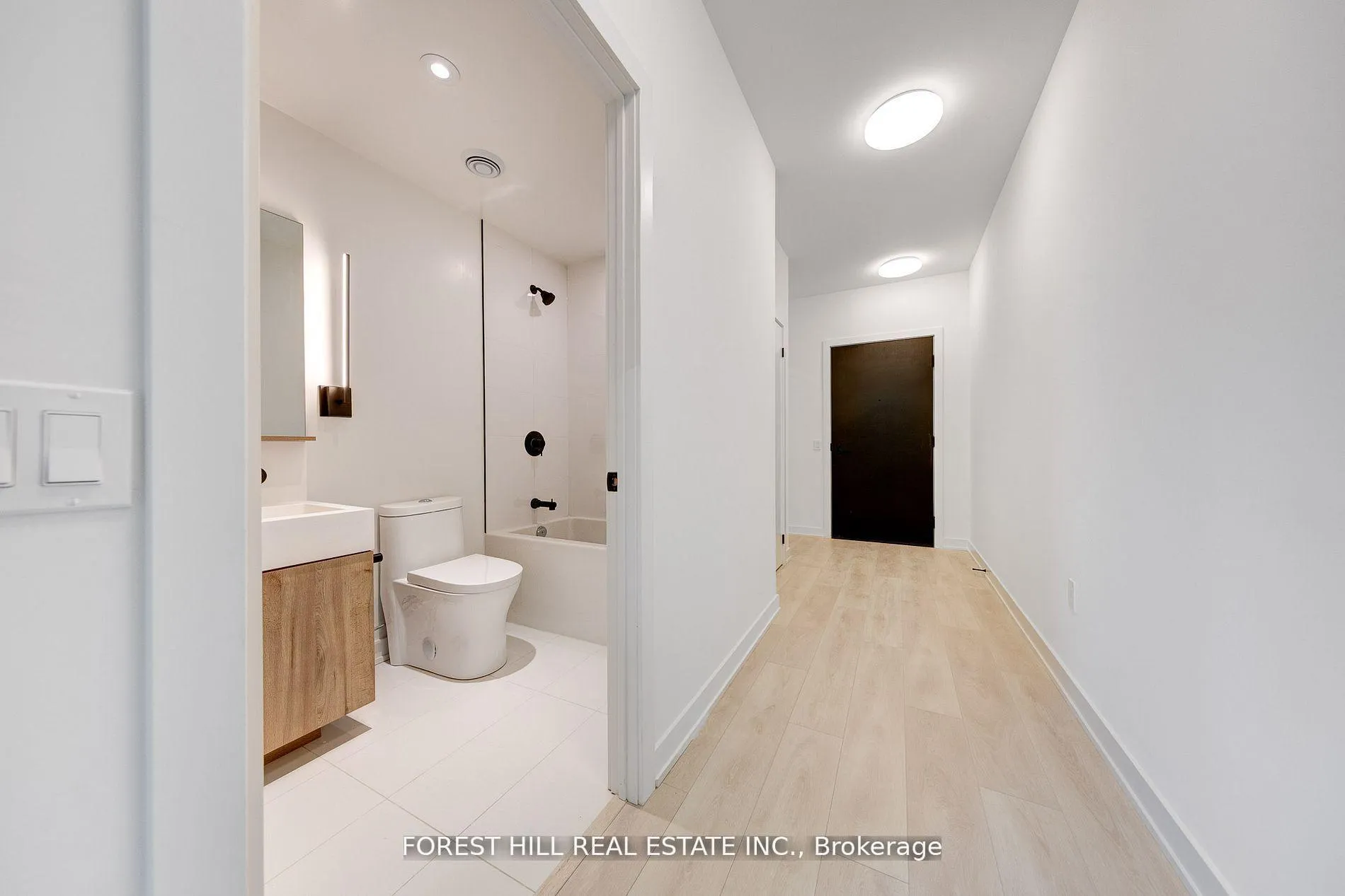 Photo 4 of Unit 1302, 117 Broadway Avenue, Toronto, Mount Pleasant West — HOMEH