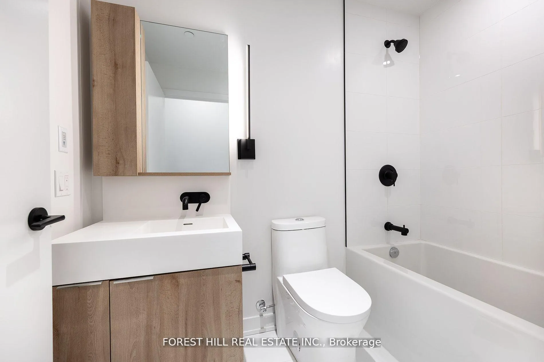 Photo 5 of Unit 1302, 117 Broadway Avenue, Toronto, Mount Pleasant West — HOMEH