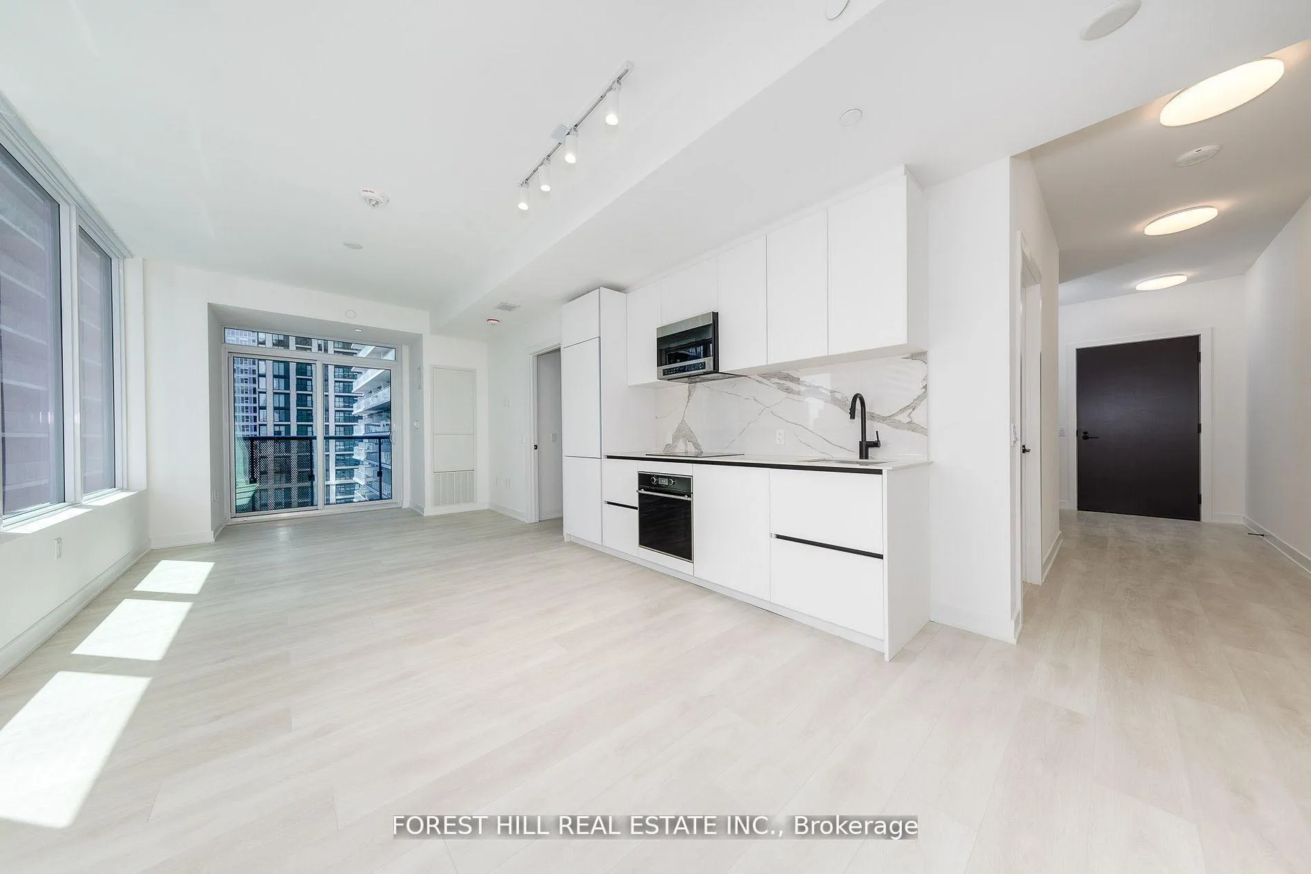 Photo 6 of Unit 1302, 117 Broadway Avenue, Toronto, Mount Pleasant West — HOMEH