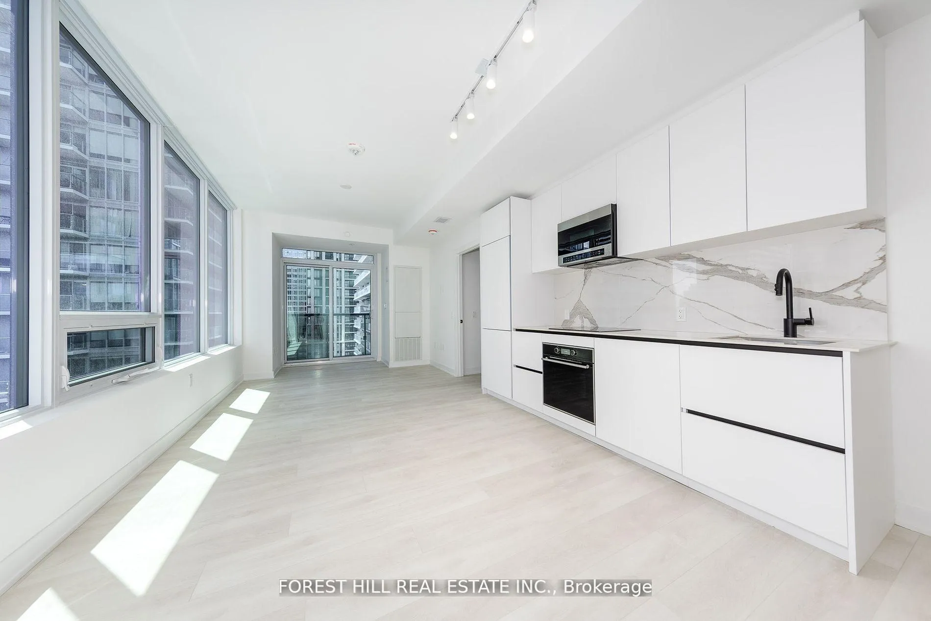Photo 7 of Unit 1302, 117 Broadway Avenue, Toronto, Mount Pleasant West — HOMEH