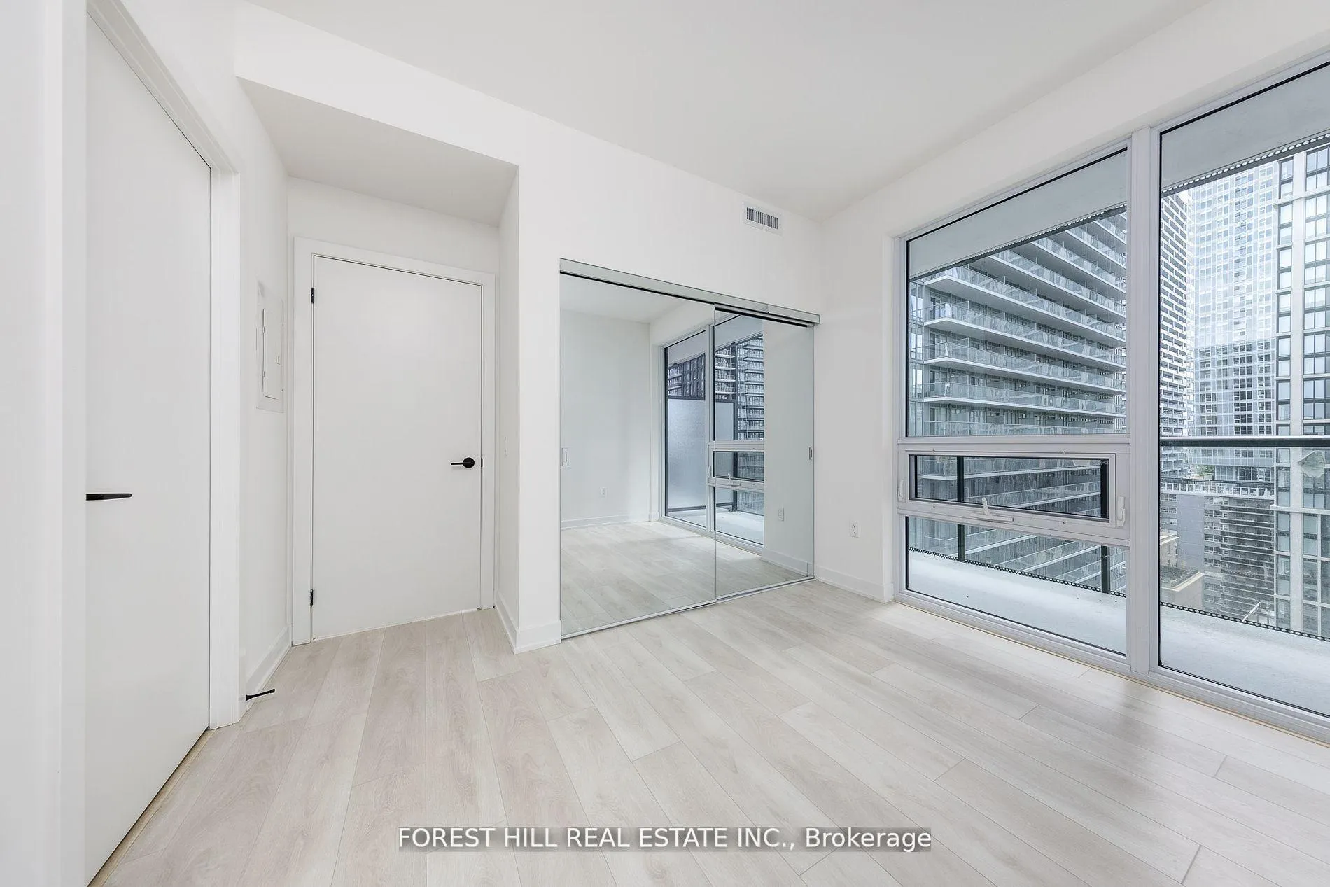 Photo 15 of Unit 1302, 117 Broadway Avenue, Toronto, Mount Pleasant West — HOMEH