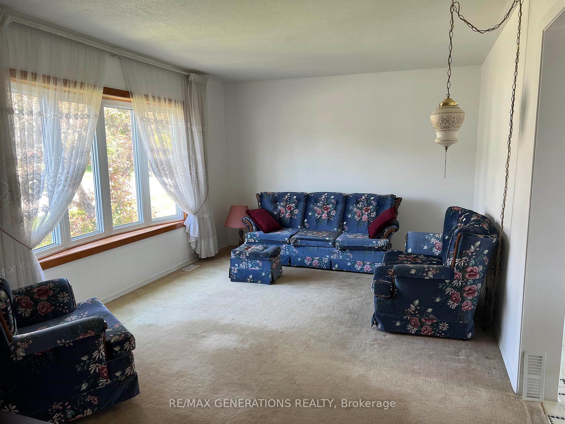 Photo 5 of 10 Lloyd Irwin Street, Marathon — HOMEH