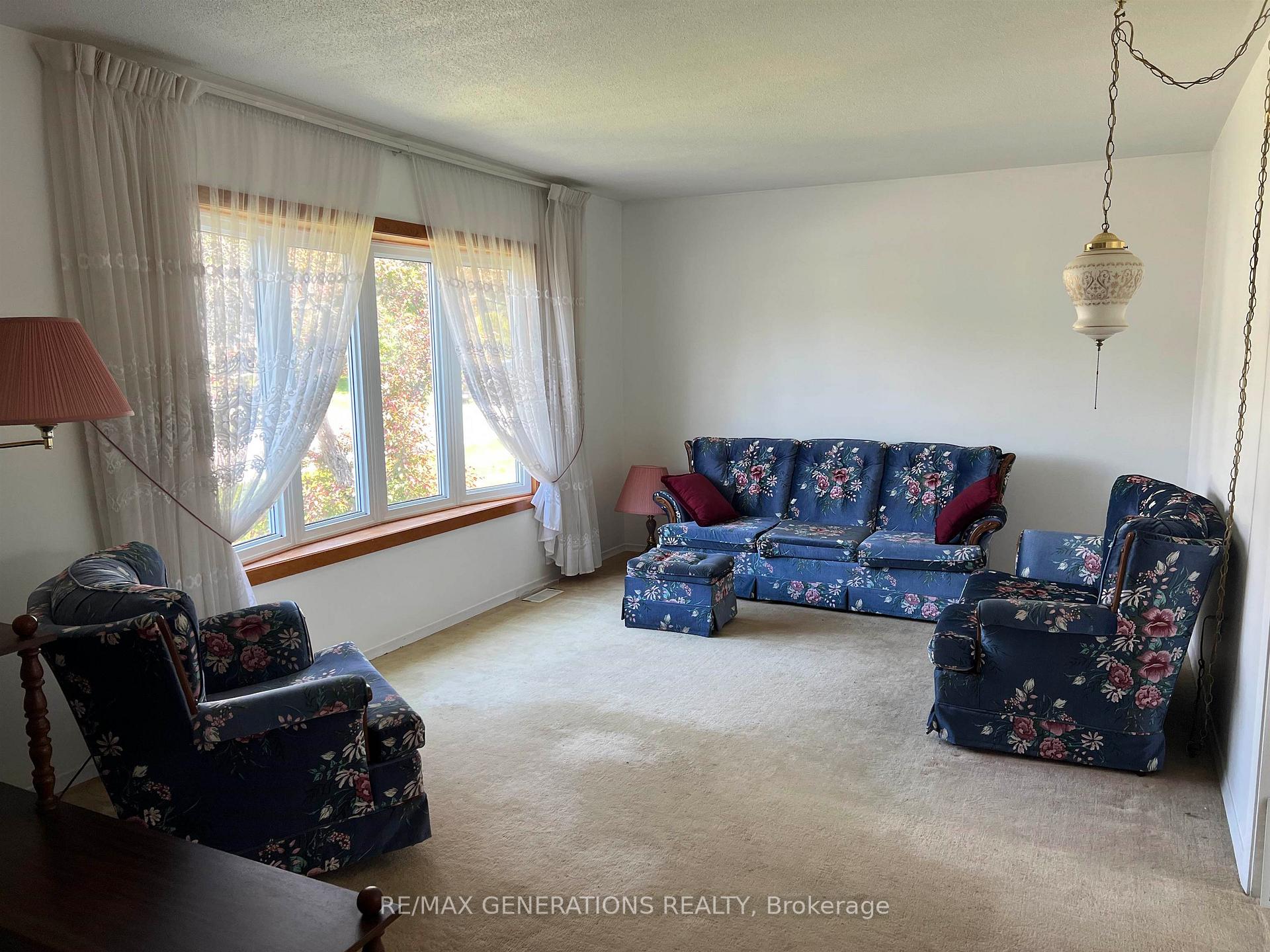 Photo 6 of 10 Lloyd Irwin Street, Marathon — HOMEH