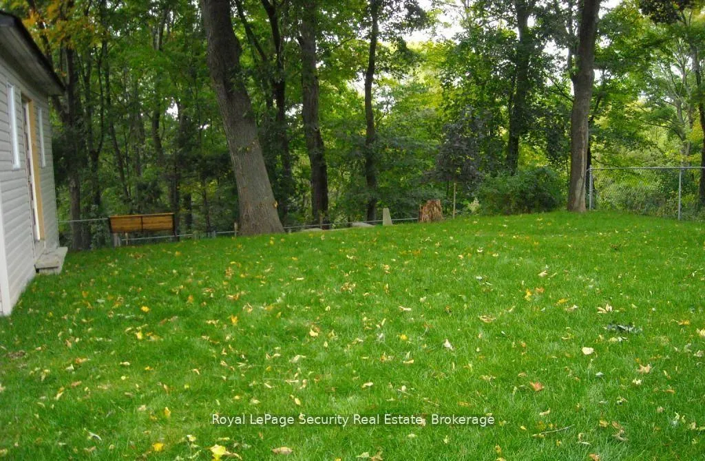 Photo 13 of Unit Upper, 36 Noranda Drive, North York, Brookhaven-Amesbury — HOMEH