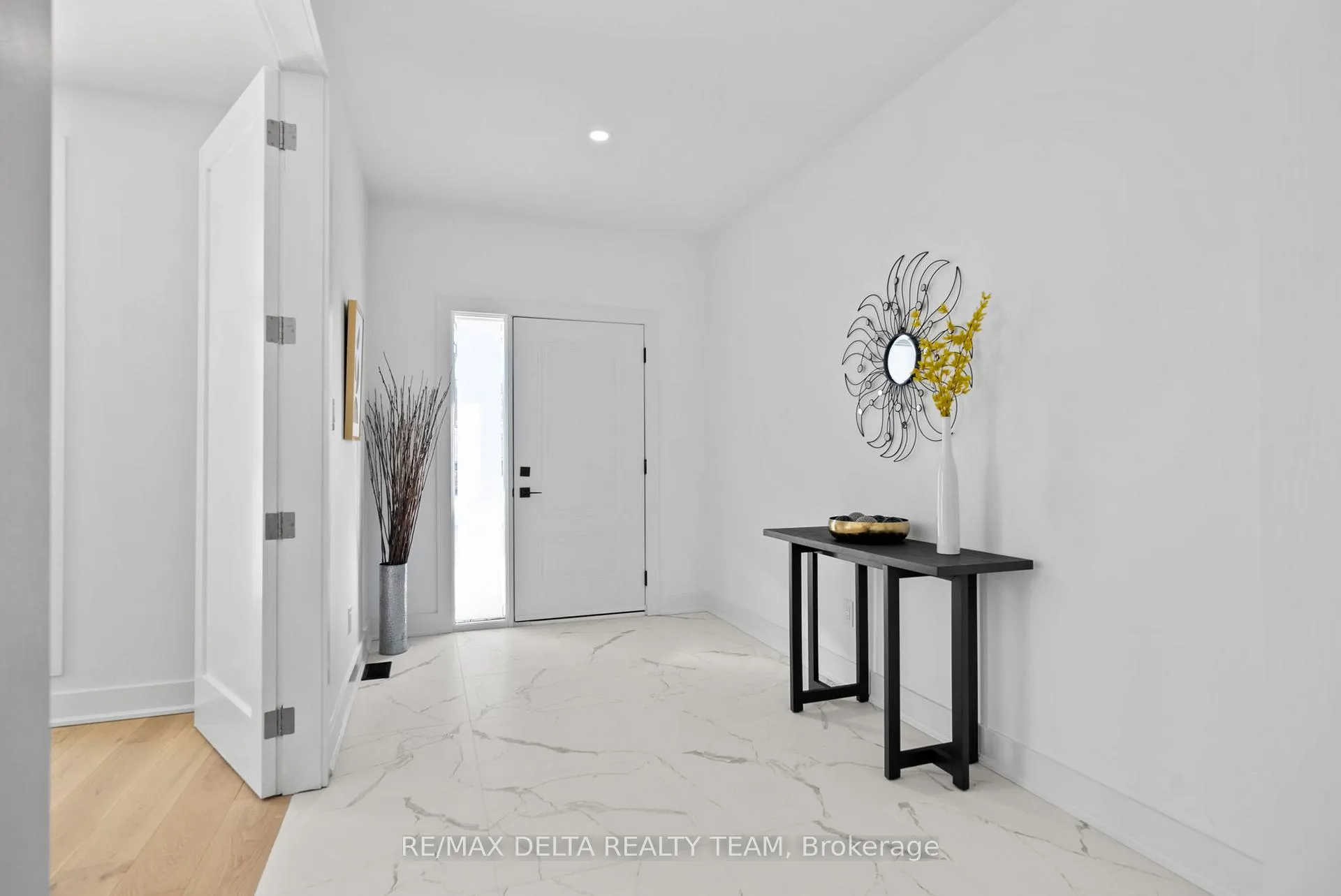 Photo 2 of 43 St Claire Avenue, Ottawa, Meadowlands/St. Claire Gardens — HOMEH