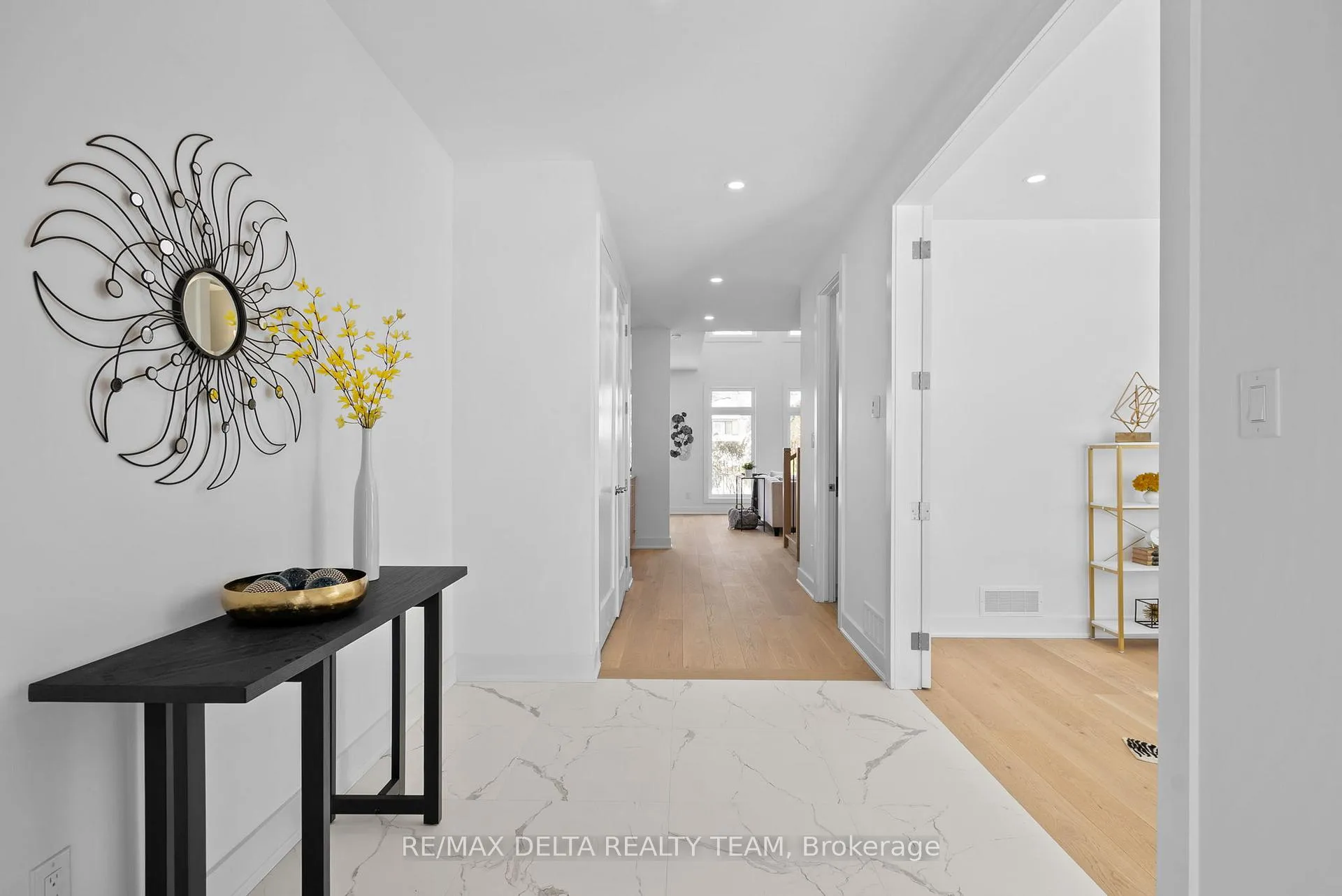 Photo 4 of 43 St Claire Avenue, Ottawa, Meadowlands/St. Claire Gardens — HOMEH
