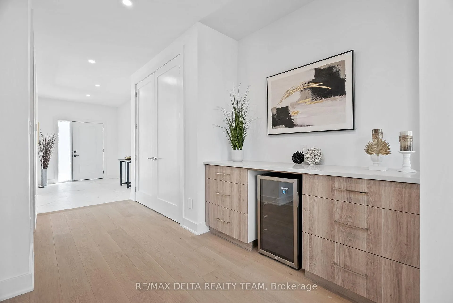 Photo 5 of 43 St Claire Avenue, Ottawa, Meadowlands/St. Claire Gardens — HOMEH