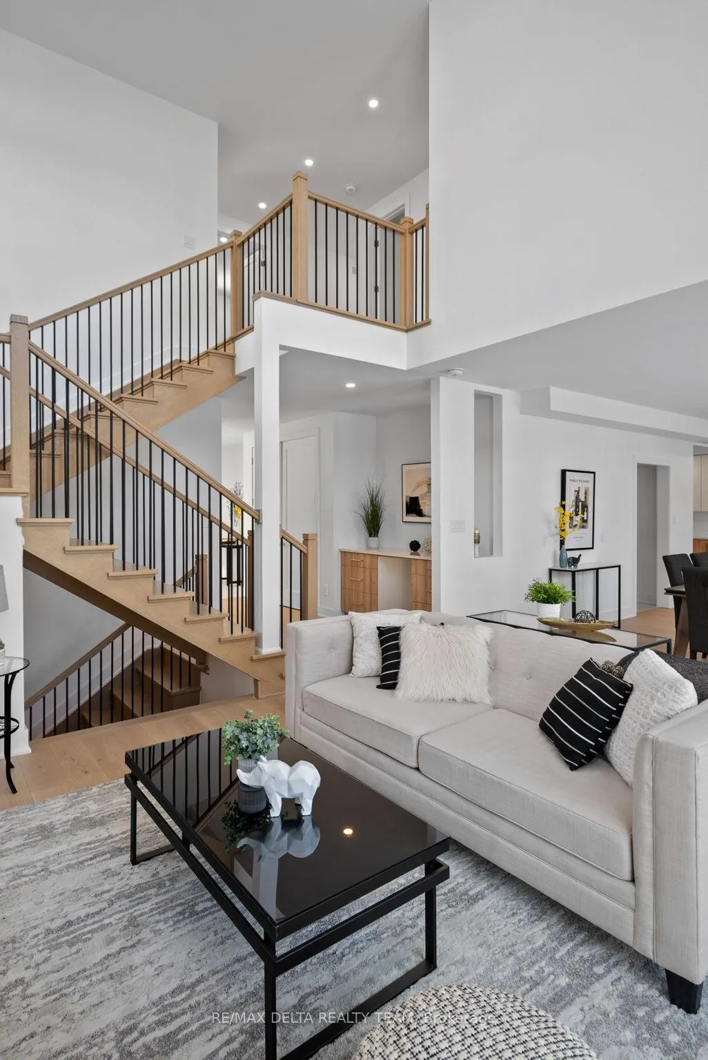Photo 13 of 43 St Claire Avenue, Ottawa, Meadowlands/St. Claire Gardens — HOMEH