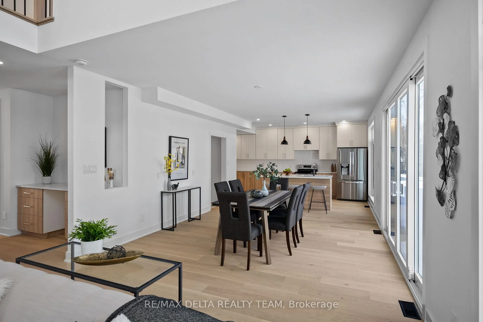 Photo 14 of 43 St Claire Avenue, Ottawa, Meadowlands/St. Claire Gardens — HOMEH