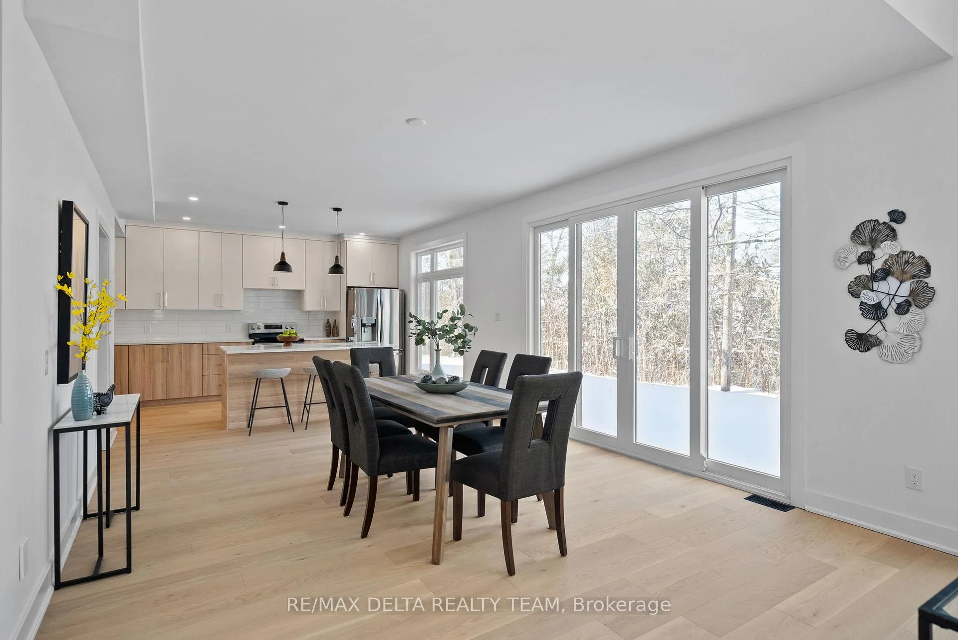 Photo 15 of 43 St Claire Avenue, Ottawa, Meadowlands/St. Claire Gardens — HOMEH