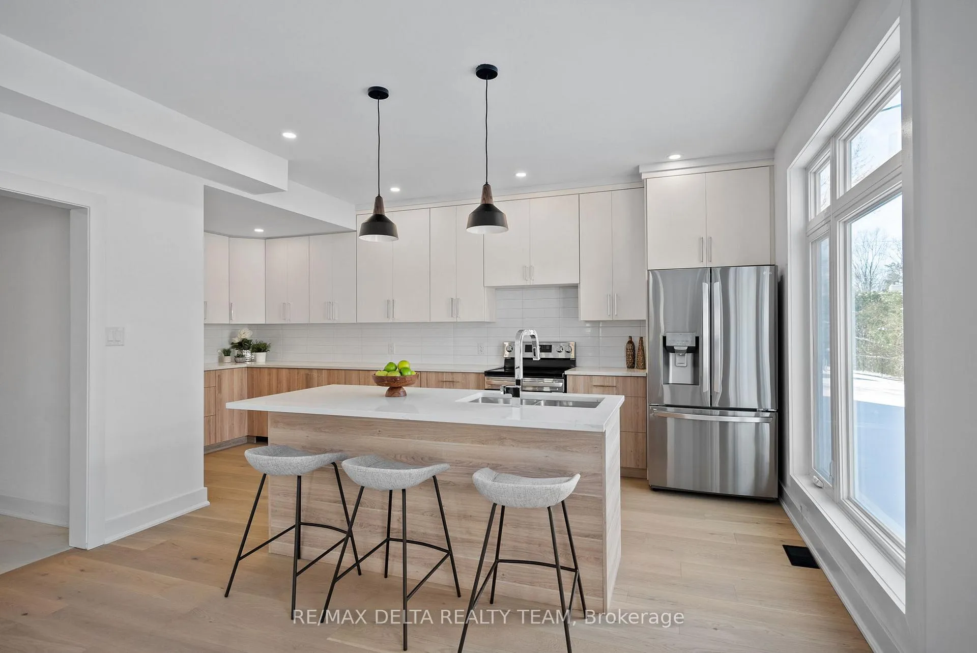 Photo 16 of 43 St Claire Avenue, Ottawa, Meadowlands/St. Claire Gardens — HOMEH