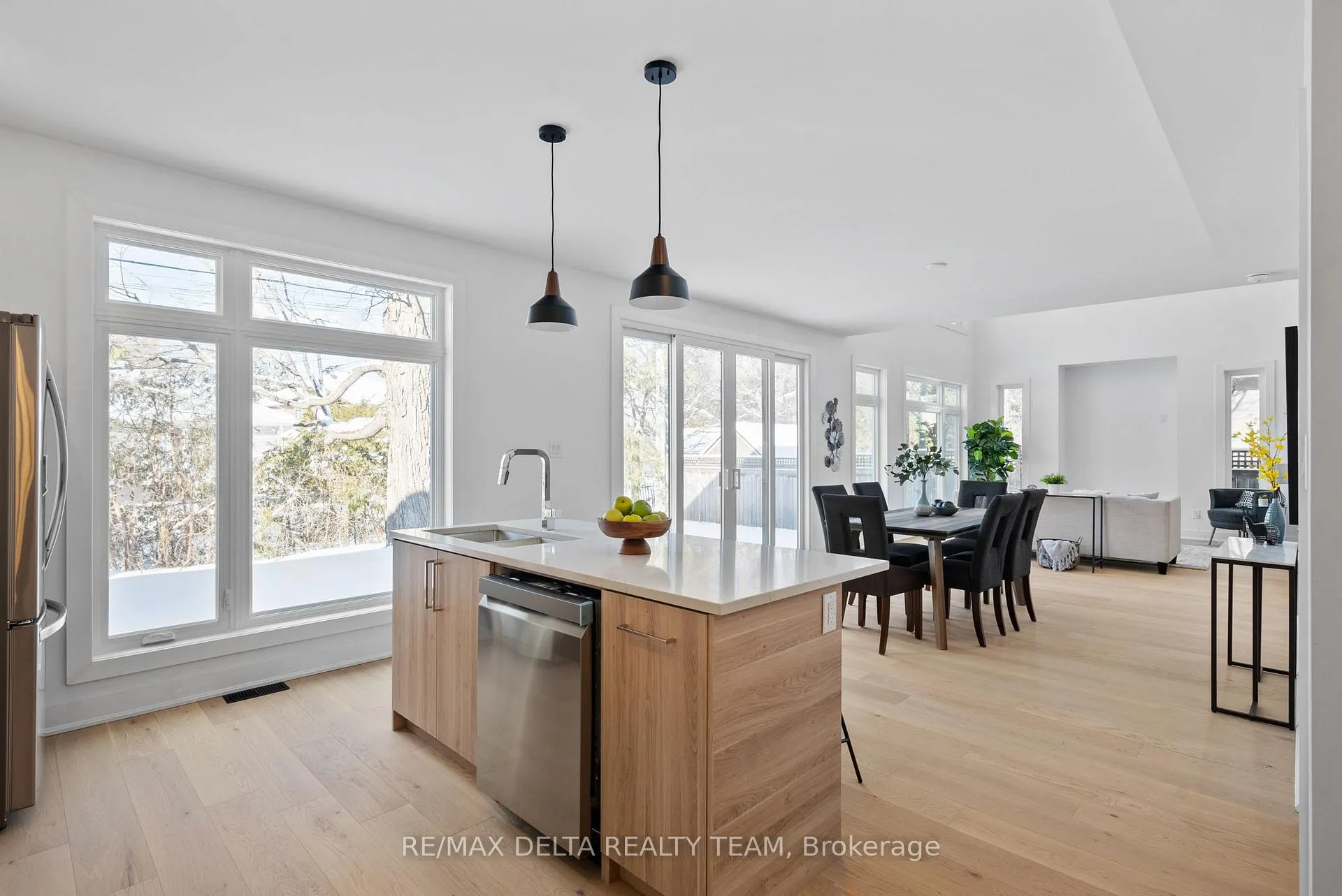 Photo 19 of 43 St Claire Avenue, Ottawa, Meadowlands/St. Claire Gardens — HOMEH